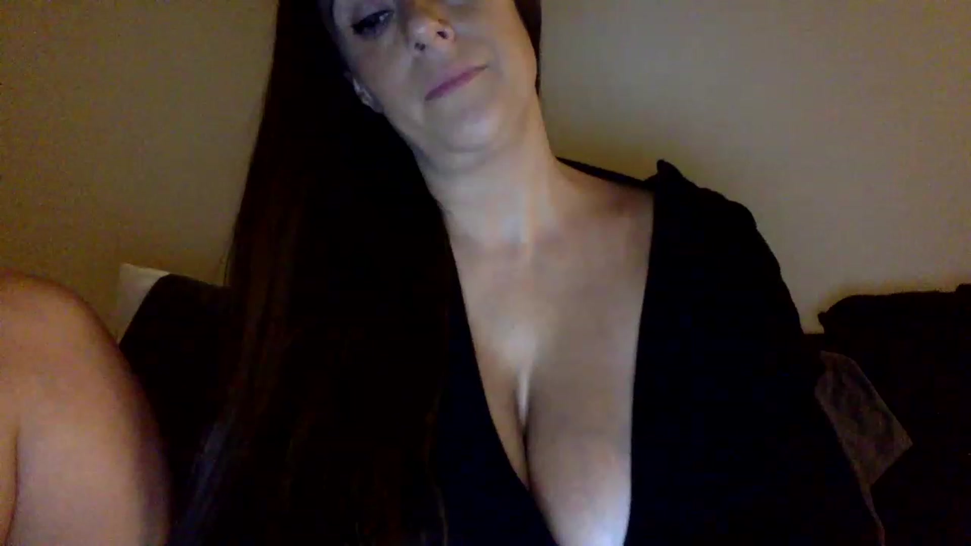 Gallery image thumbnail from Yourgirljones's myfreecams stream on, 11/22/2022, 06:13 image 19 of 20