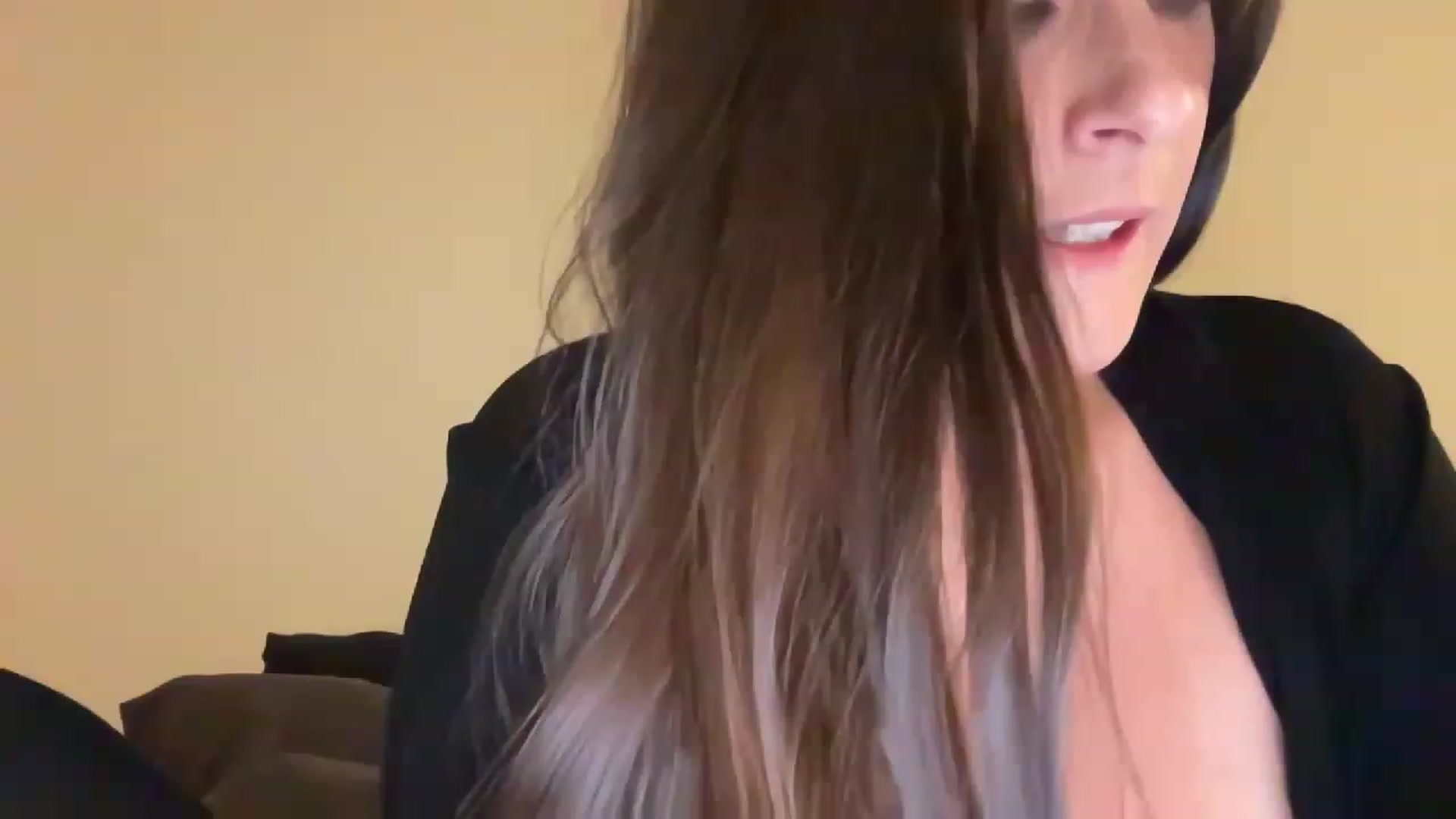 Gallery image thumbnail from Yourgirljones's myfreecams stream on, 12/06/2022, 04:29 image 18 of 20