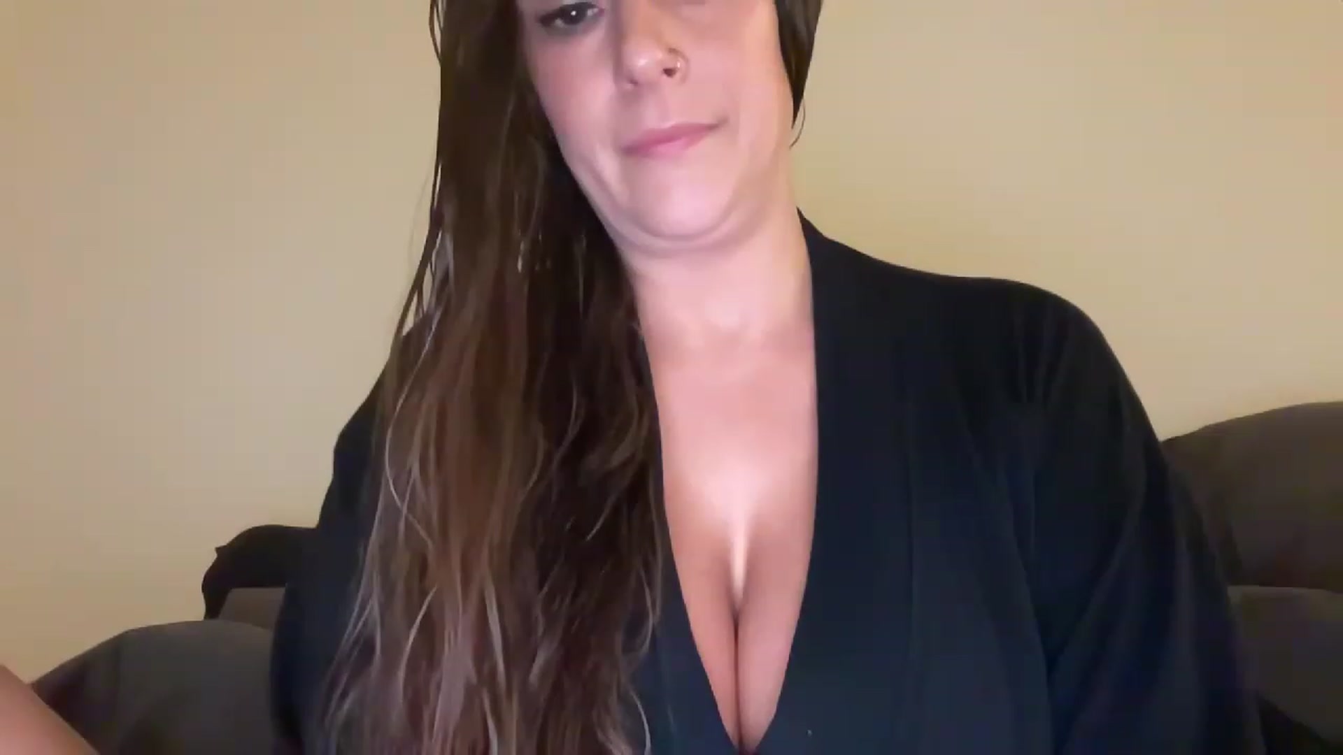 Gallery image thumbnail from Yourgirljones's myfreecams stream on, 12/11/2022, 19:02 image 17 of 20