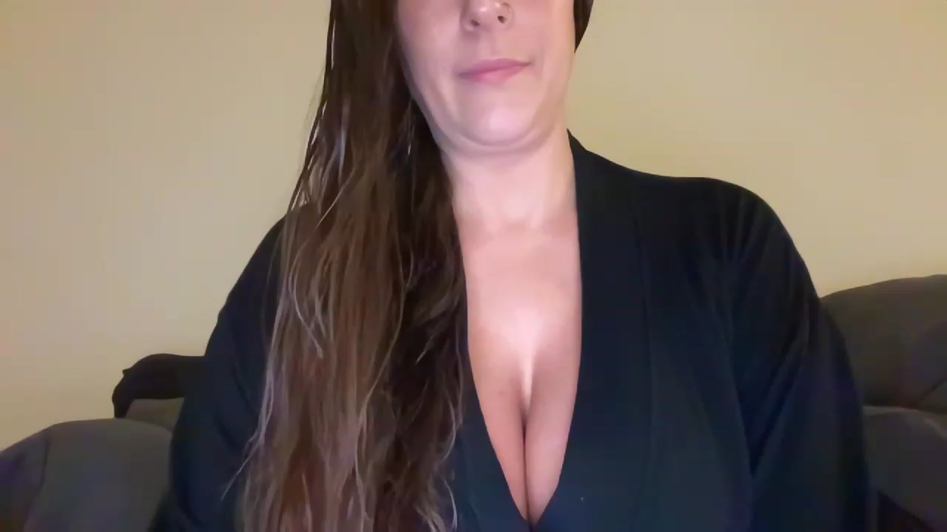 Gallery image thumbnail from Yourgirljones's myfreecams stream on, 12/11/2022, 19:02 image 16 of 20