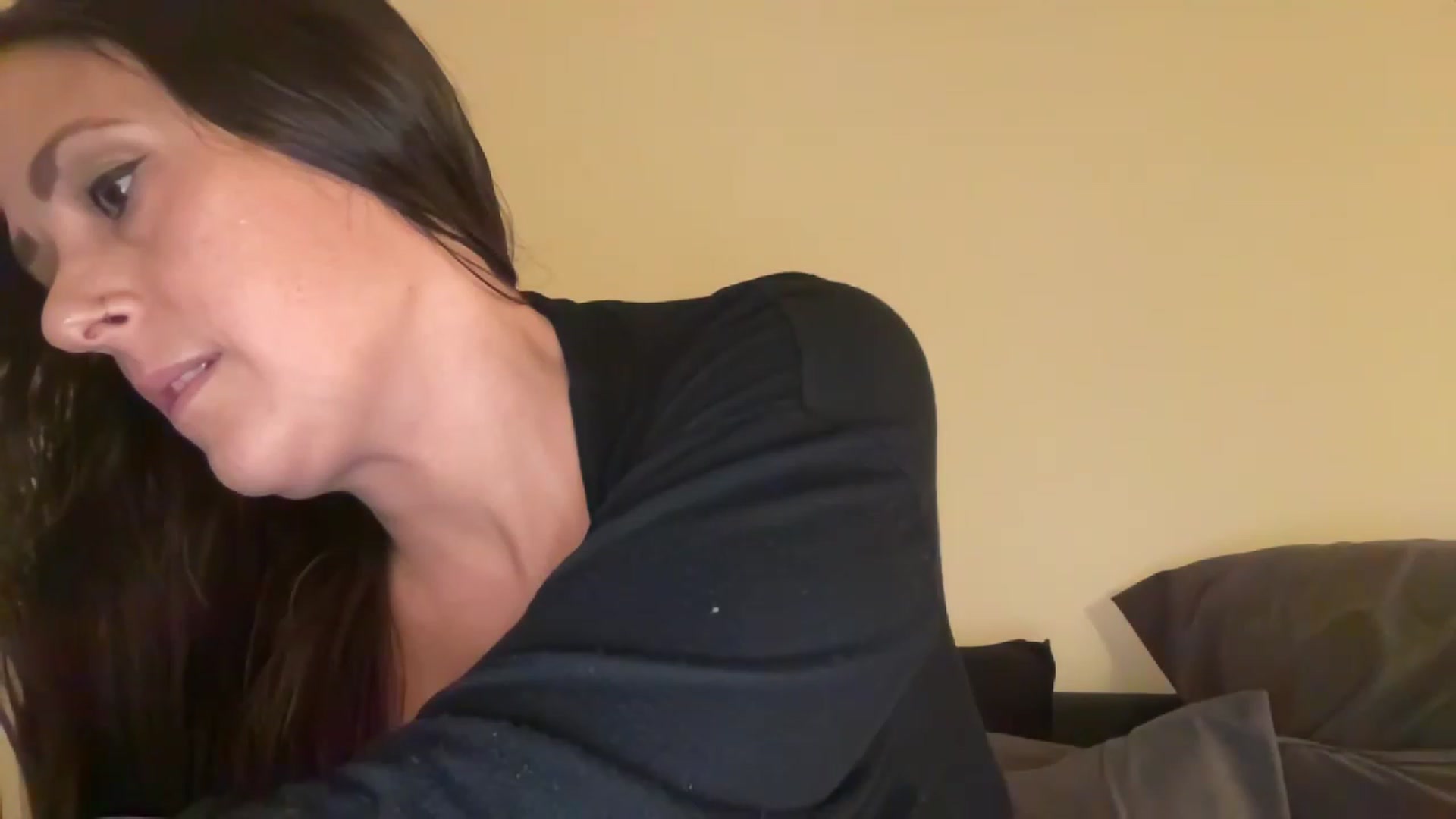 Gallery image thumbnail from Yourgirljones's myfreecams stream on, 12/11/2022, 19:49 image 2 of 20