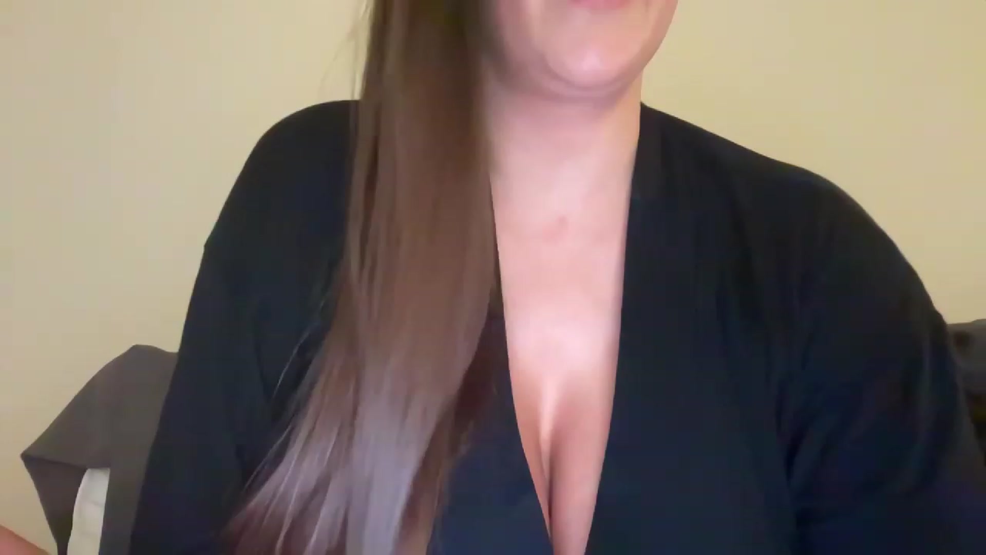 Gallery image thumbnail from Yourgirljones's myfreecams stream on, 01/02/2023, 20:12 image 1 of 20
