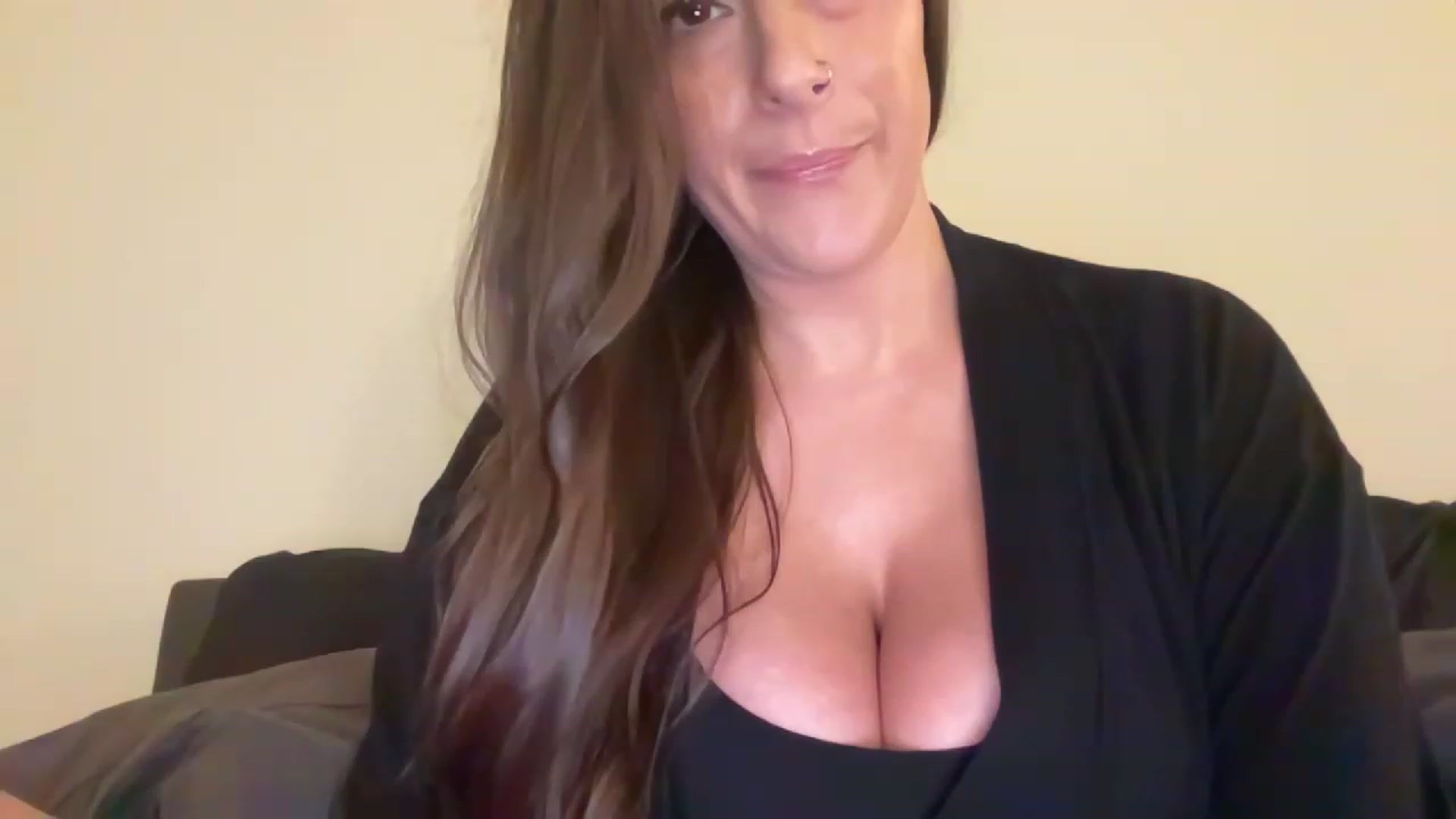 Gallery image thumbnail from Yourgirljones's myfreecams stream on, 01/15/2023, 22:14 image 1 of 20