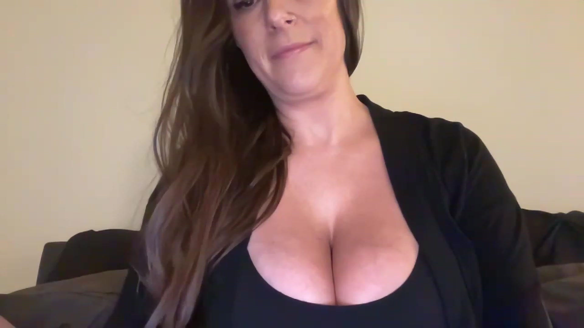 Gallery image thumbnail from Yourgirljones's myfreecams stream on, 01/15/2023, 22:14 image 7 of 20