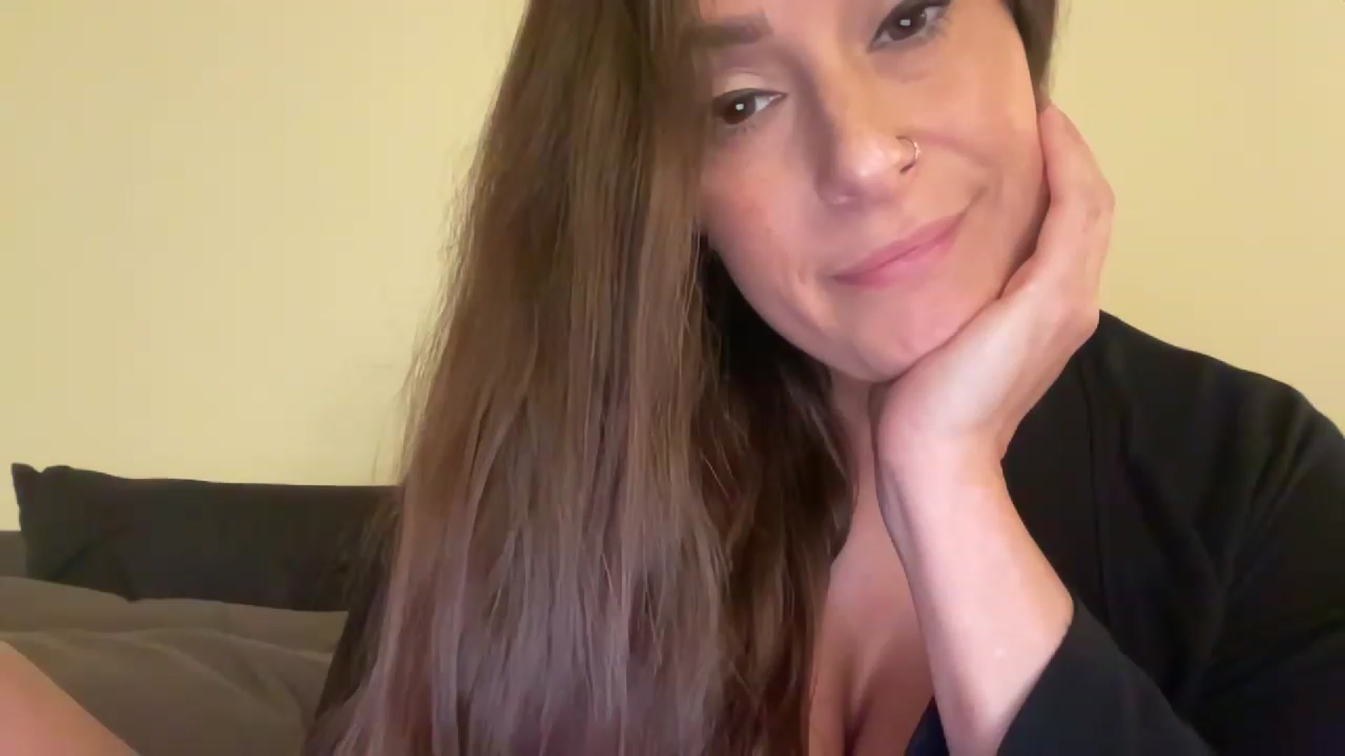 Gallery image thumbnail from Yourgirljones's myfreecams stream on, 02/04/2023, 23:41 image 11 of 20