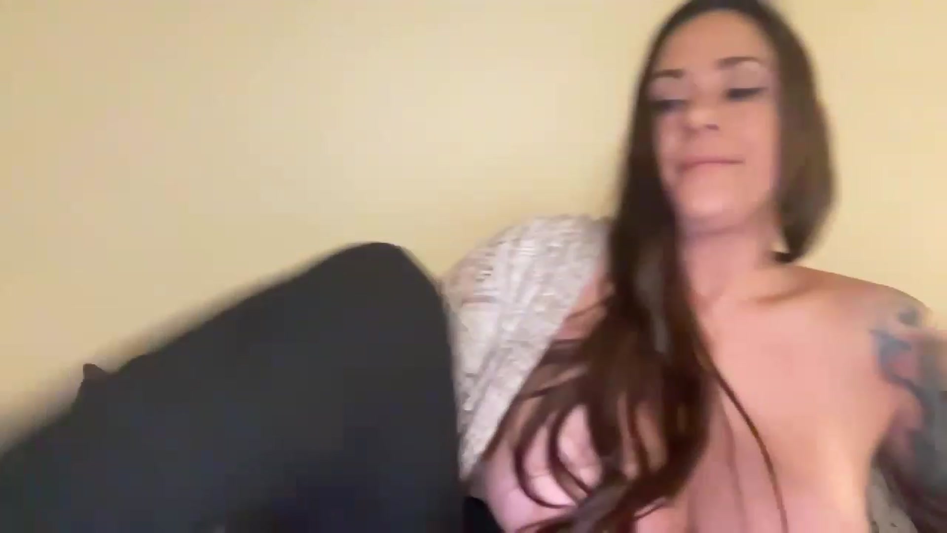Gallery image thumbnail from Yourgirljones's myfreecams stream on, 02/19/2023, 18:47 image 2 of 20