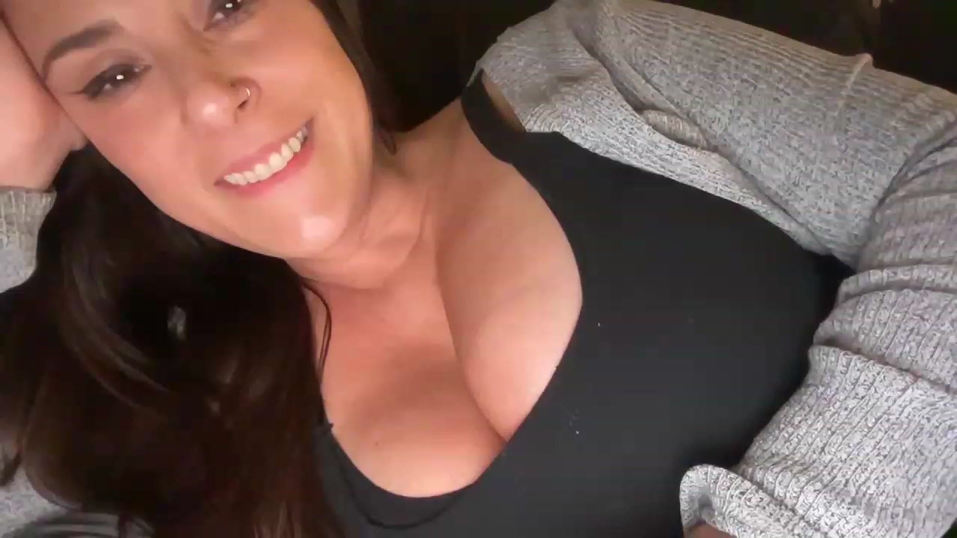 Gallery image thumbnail from Yourgirljones's myfreecams stream on, 03/14/2023, 05:35 image 18 of 20