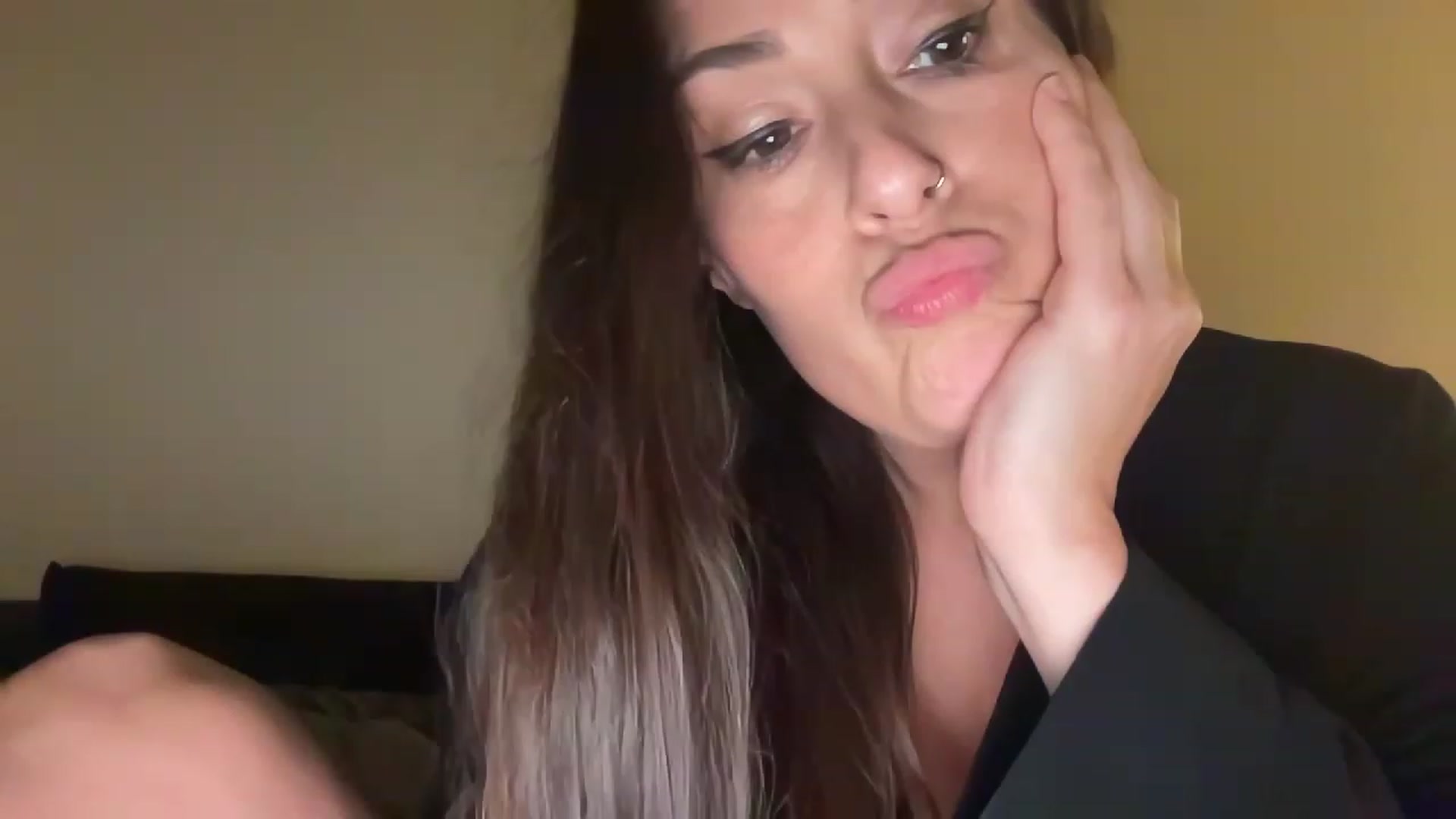 Gallery image thumbnail from Yourgirljones's myfreecams stream on, 03/19/2023, 02:26 image 10 of 20