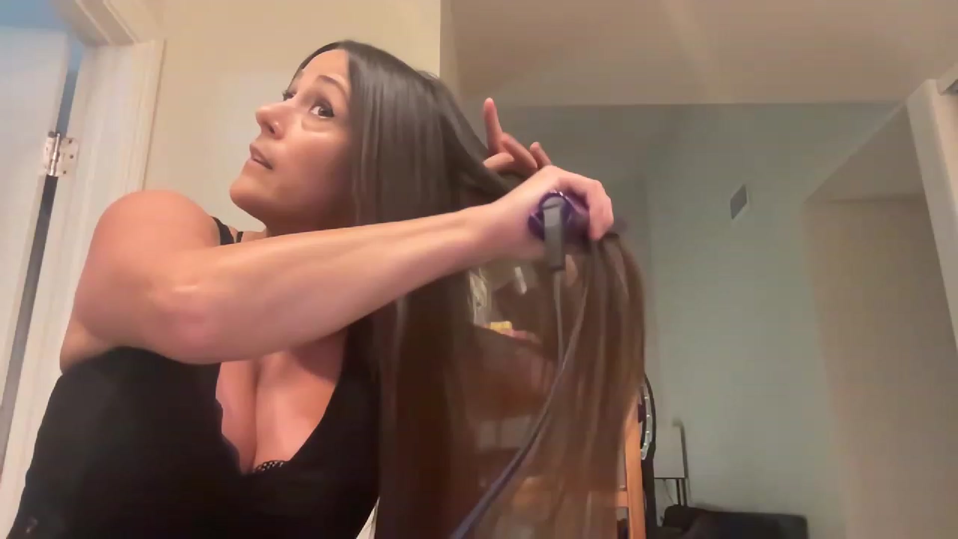 Gallery image thumbnail from Yourgirljones's myfreecams stream on, 04/28/2023, 22:41 image 19 of 20