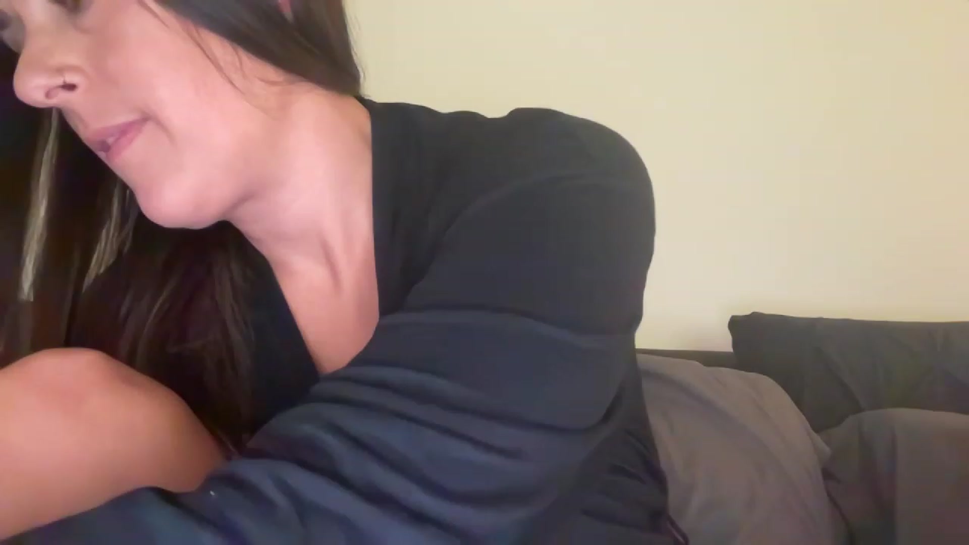Gallery image thumbnail from Yourgirljones's myfreecams stream on, 04/29/2023, 22:13 image 1 of 20