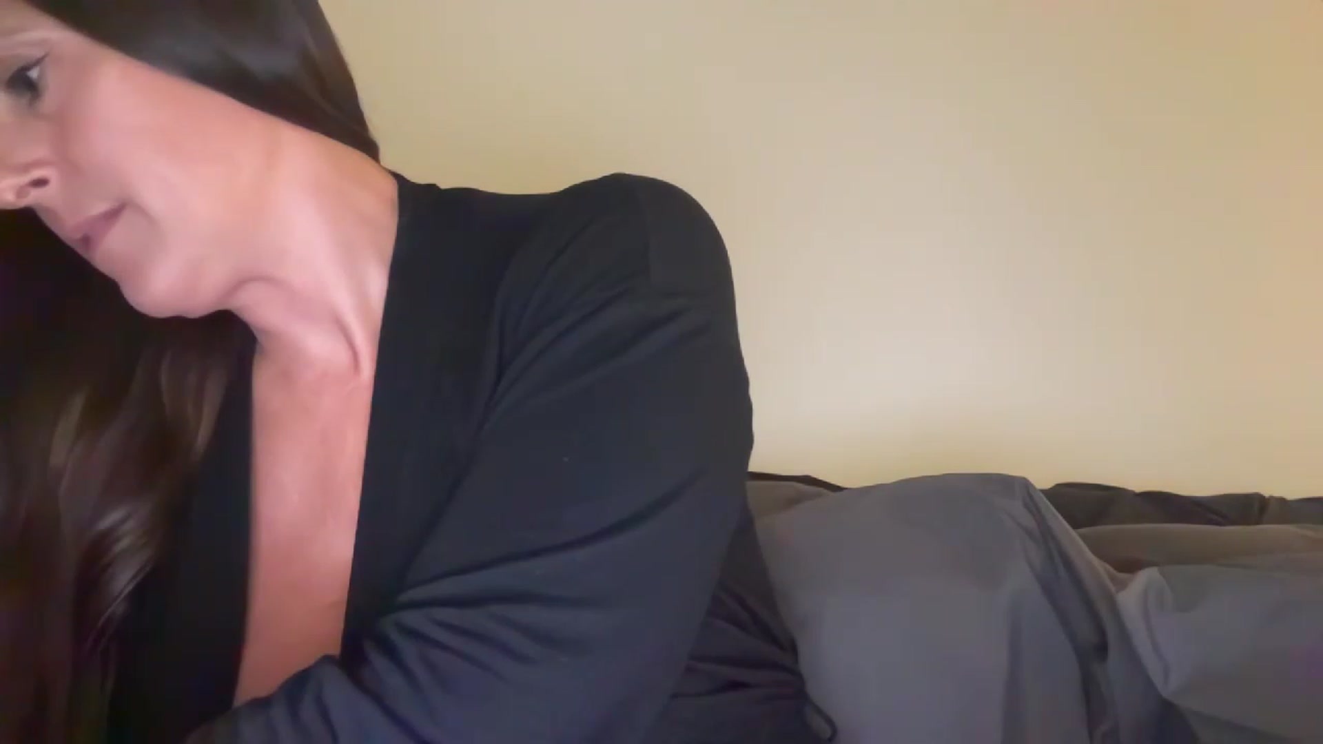 Gallery image thumbnail from Yourgirljones's myfreecams stream on, 05/03/2023, 19:42 image 3 of 20