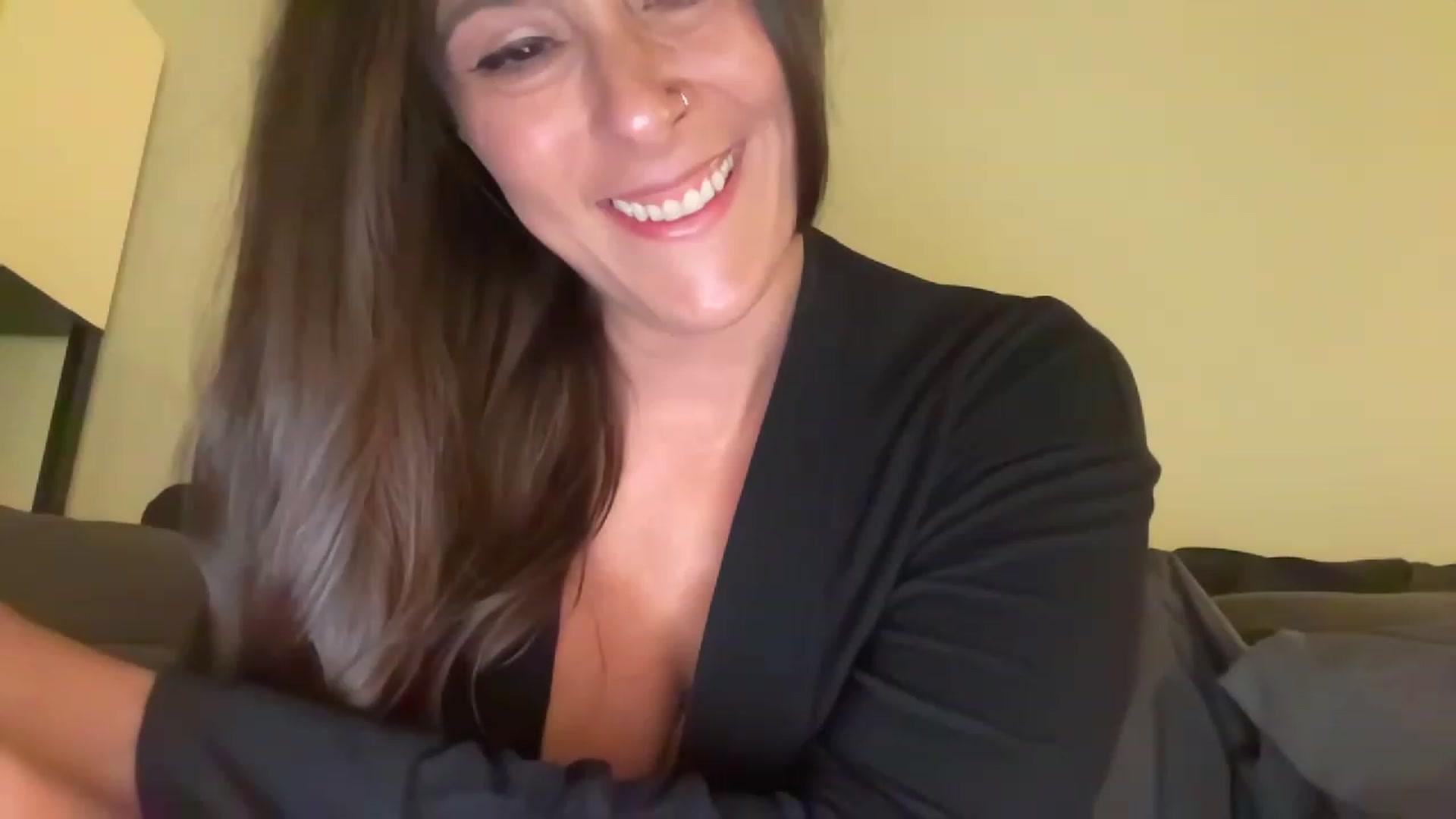 Gallery image thumbnail from Yourgirljones's myfreecams stream on, 05/03/2023, 19:42 image 8 of 20