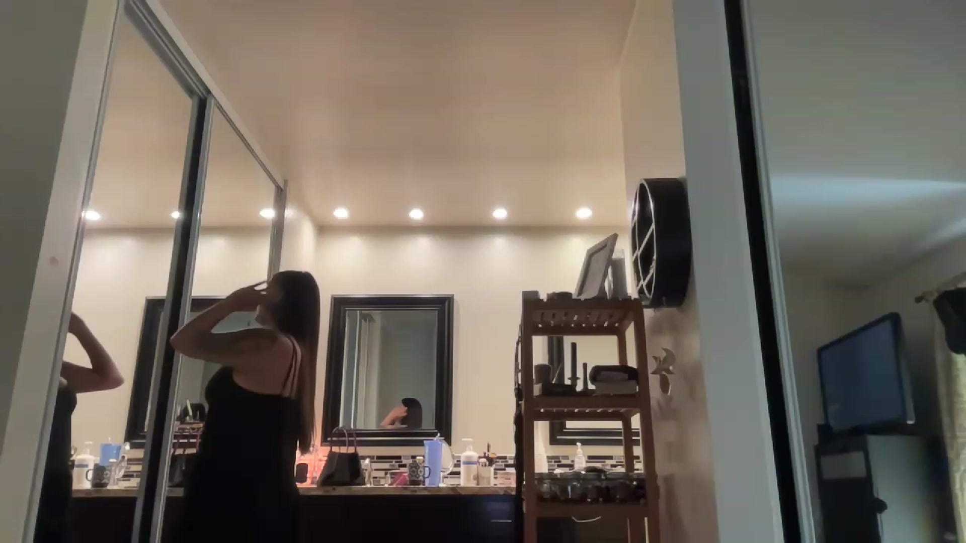 Gallery image thumbnail from Yourgirljones's myfreecams stream on, 05/26/2023, 22:36 image 13 of 20