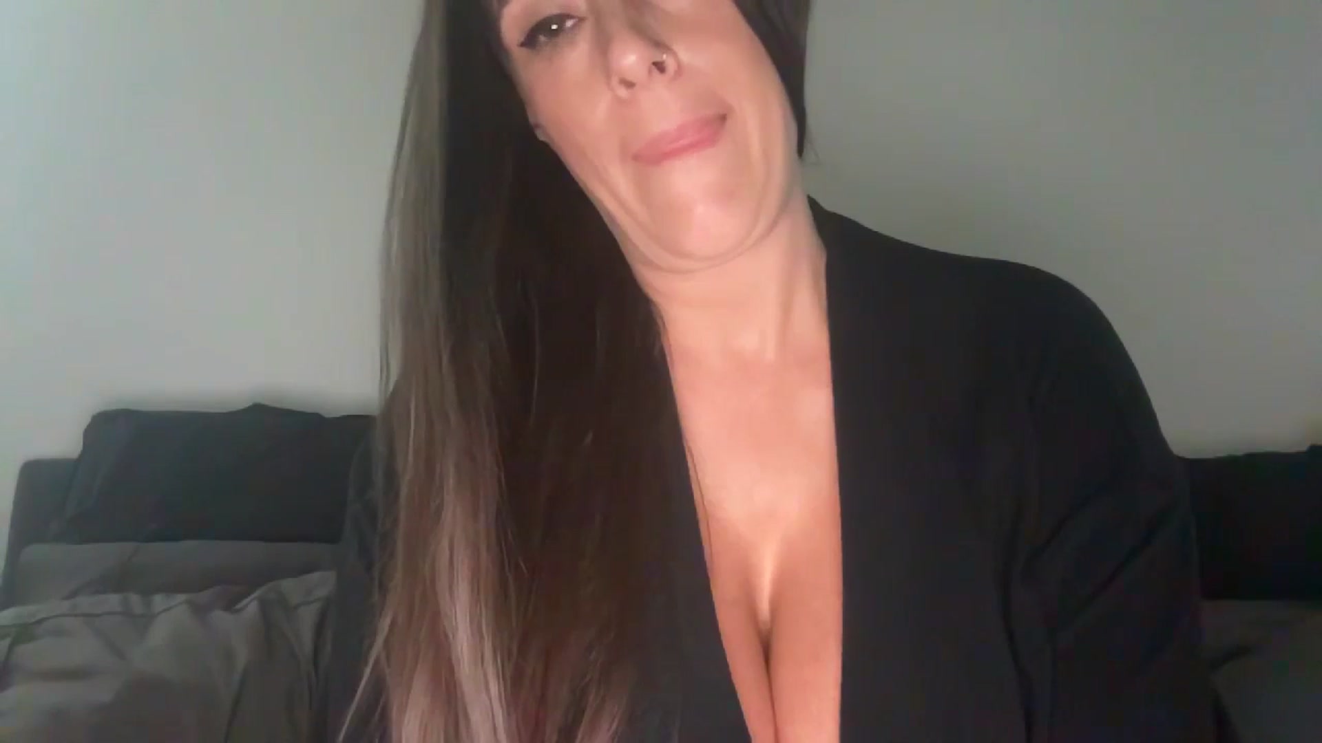 Gallery image thumbnail from Yourgirljones's myfreecams stream on, 08/26/2024, 19:22 image 11 of 20