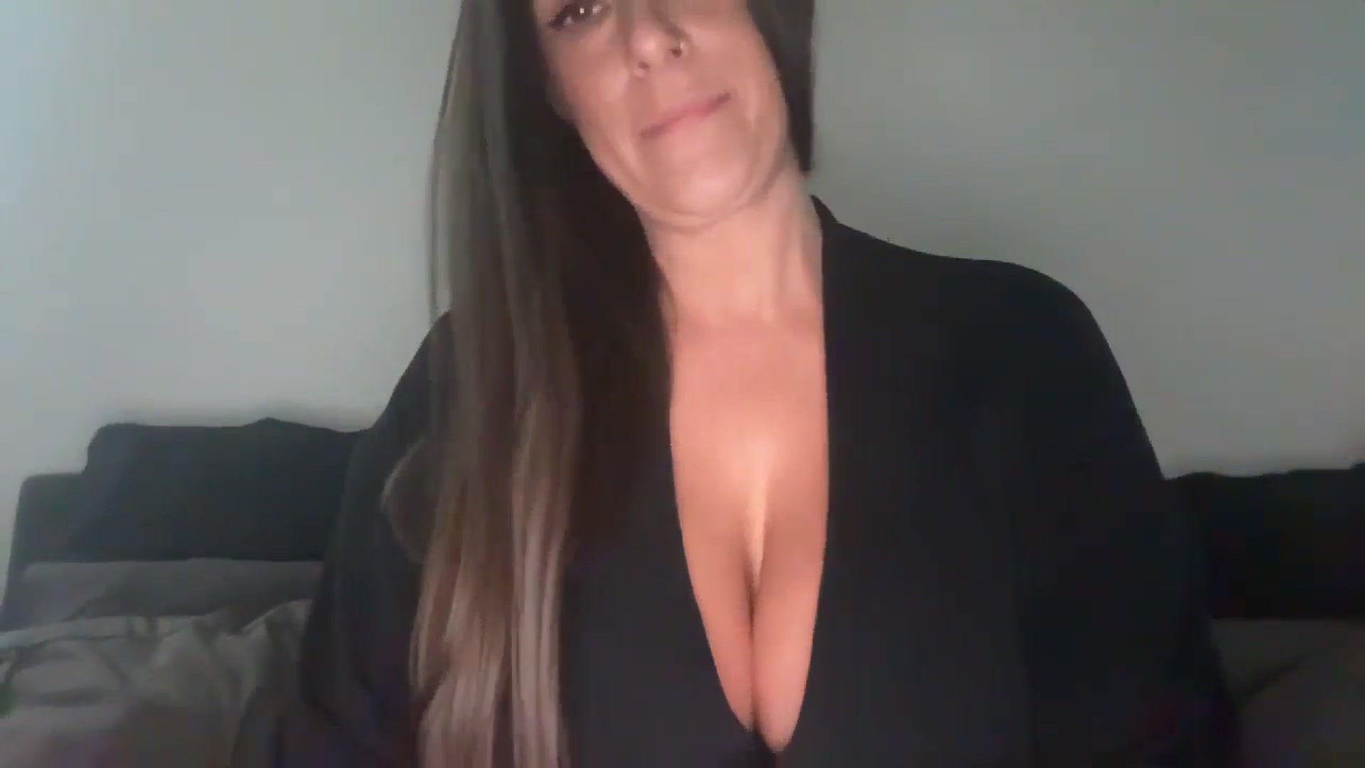 Gallery image thumbnail from Yourgirljones's myfreecams stream on, 08/26/2024, 19:22 image 6 of 20