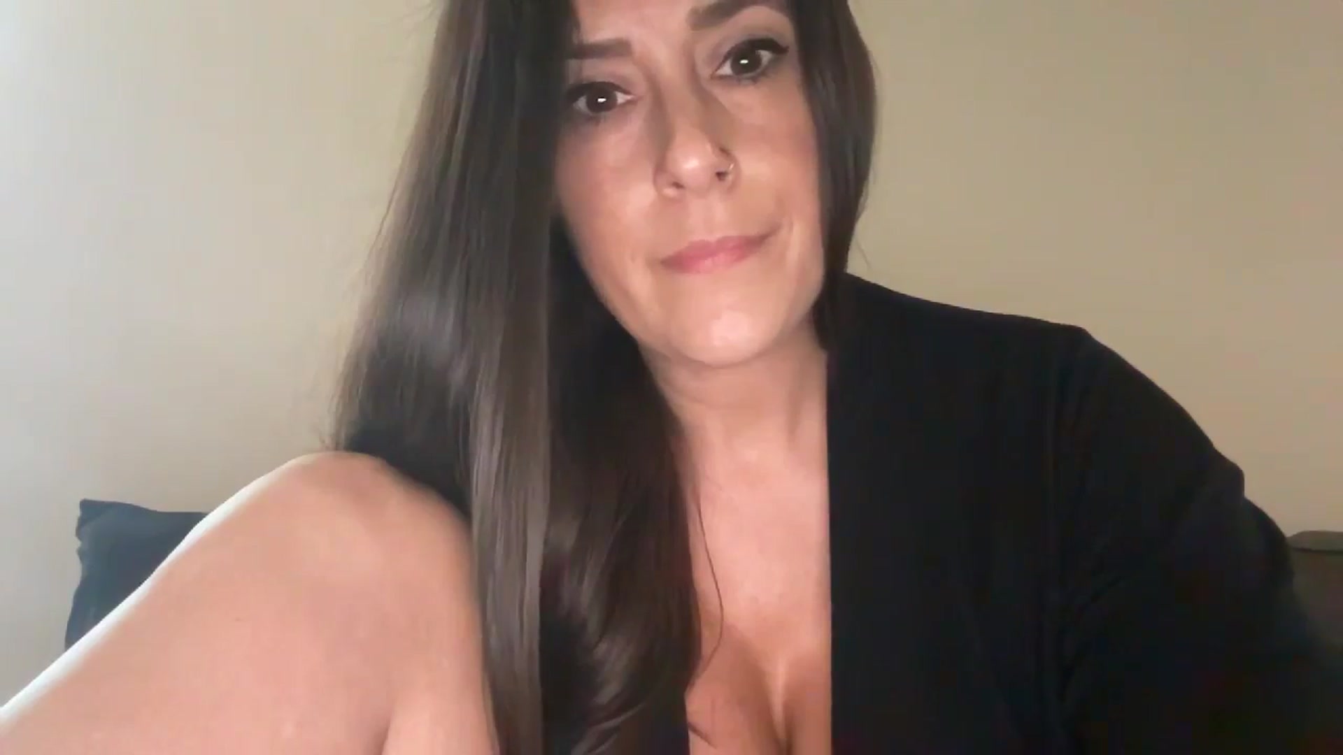 Gallery image thumbnail from Yourgirljones's myfreecams stream on, 10/08/2024, 20:48 image 12 of 20