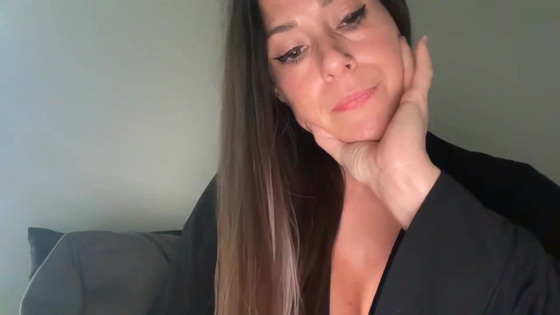Gallery image thumbnail from Yourgirljones's myfreecams stream on, 10/09/2024, 19:33 image 19 of 20