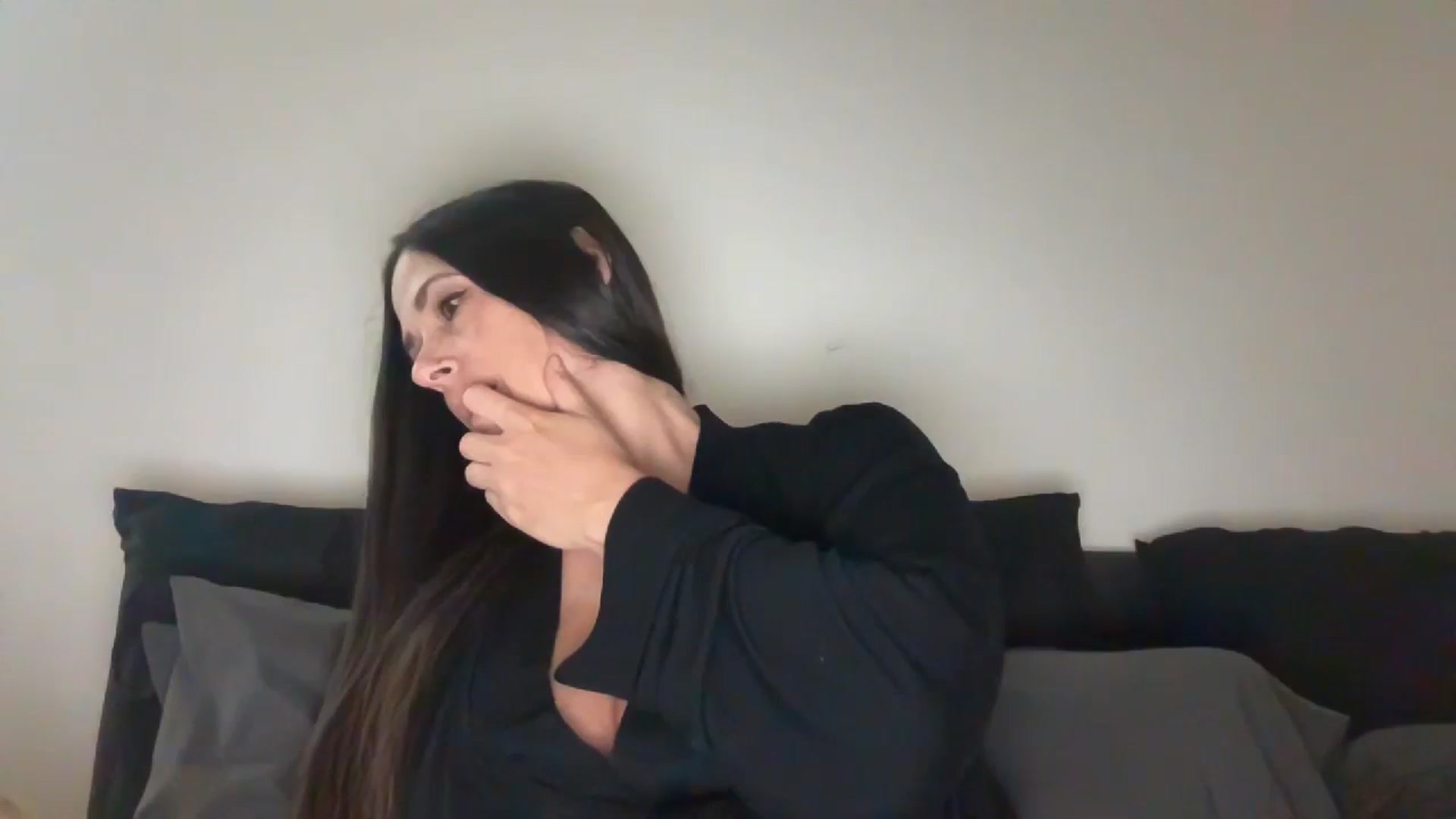 Gallery image thumbnail from Yourgirljones's myfreecams stream on, 10/16/2024, 17:26 image 11 of 20