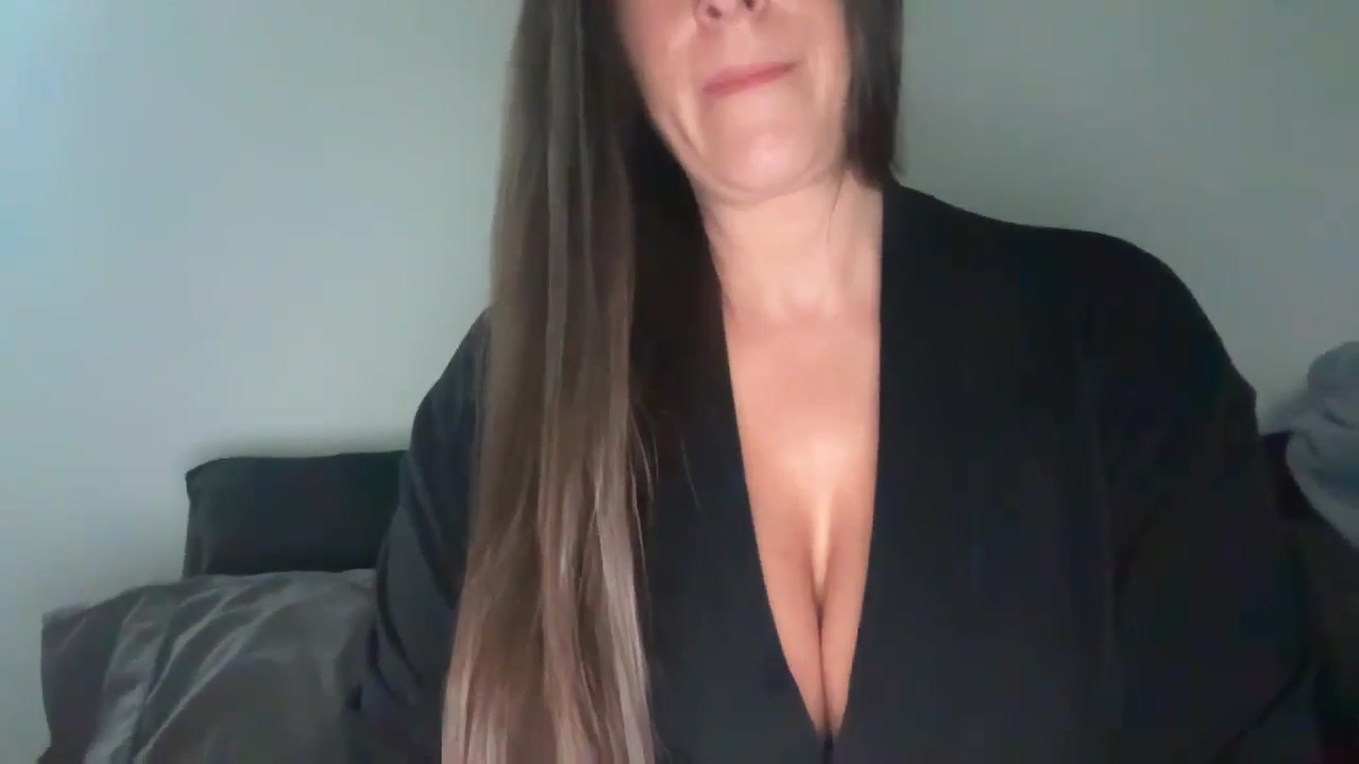 Gallery image thumbnail from Yourgirljones's myfreecams stream on, 10/21/2024, 19:32 image 12 of 20