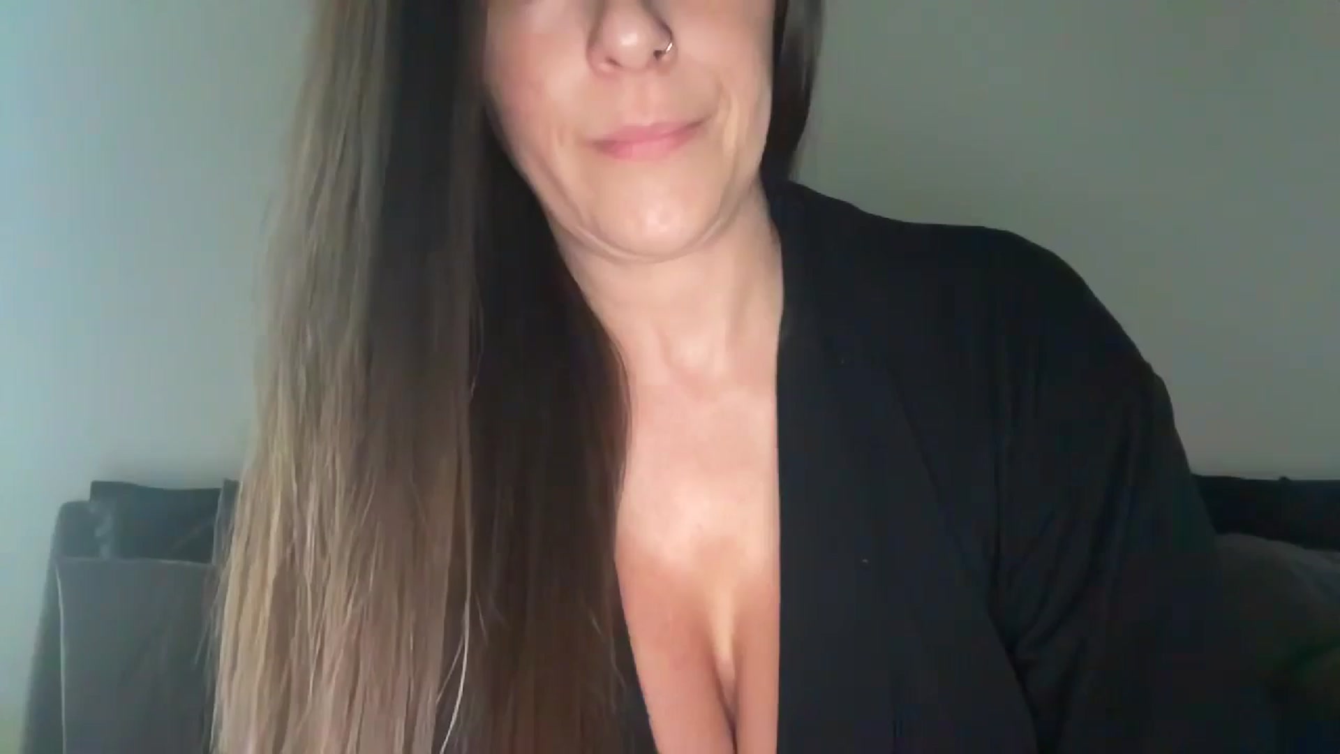 Gallery image thumbnail from Yourgirljones's myfreecams stream on, 11/08/2024, 21:38 image 1 of 20