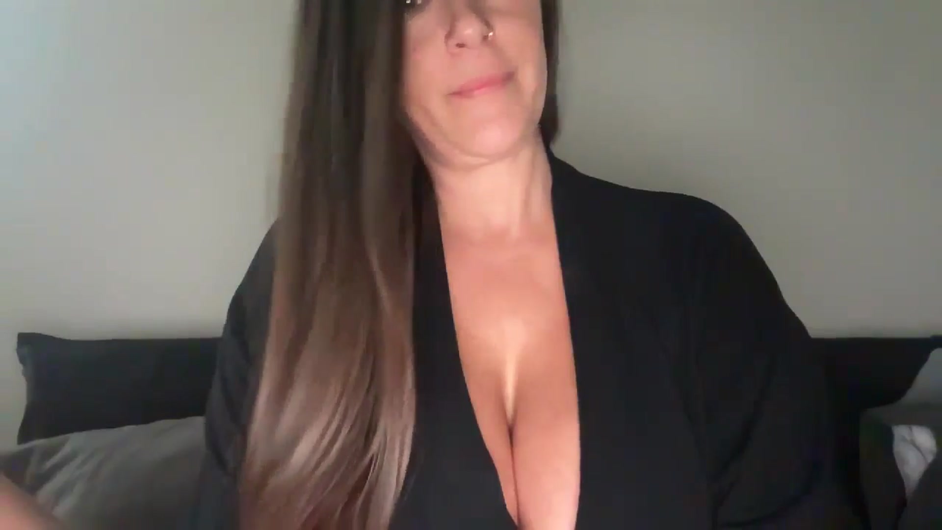 Gallery image thumbnail from Yourgirljones's myfreecams stream on, 11/13/2024, 21:42 image 7 of 20