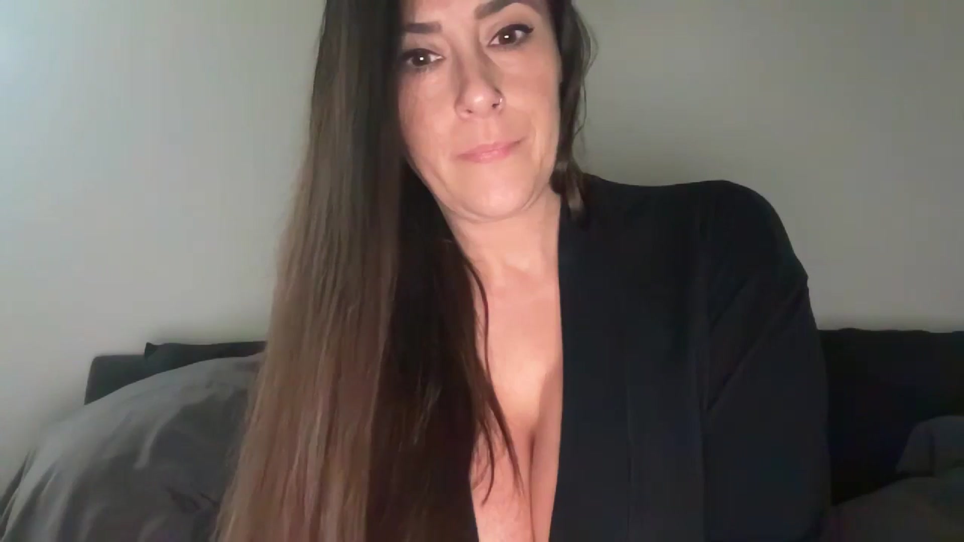 Gallery image thumbnail from Yourgirljones's myfreecams stream on, 11/18/2024, 21:59 image 16 of 20
