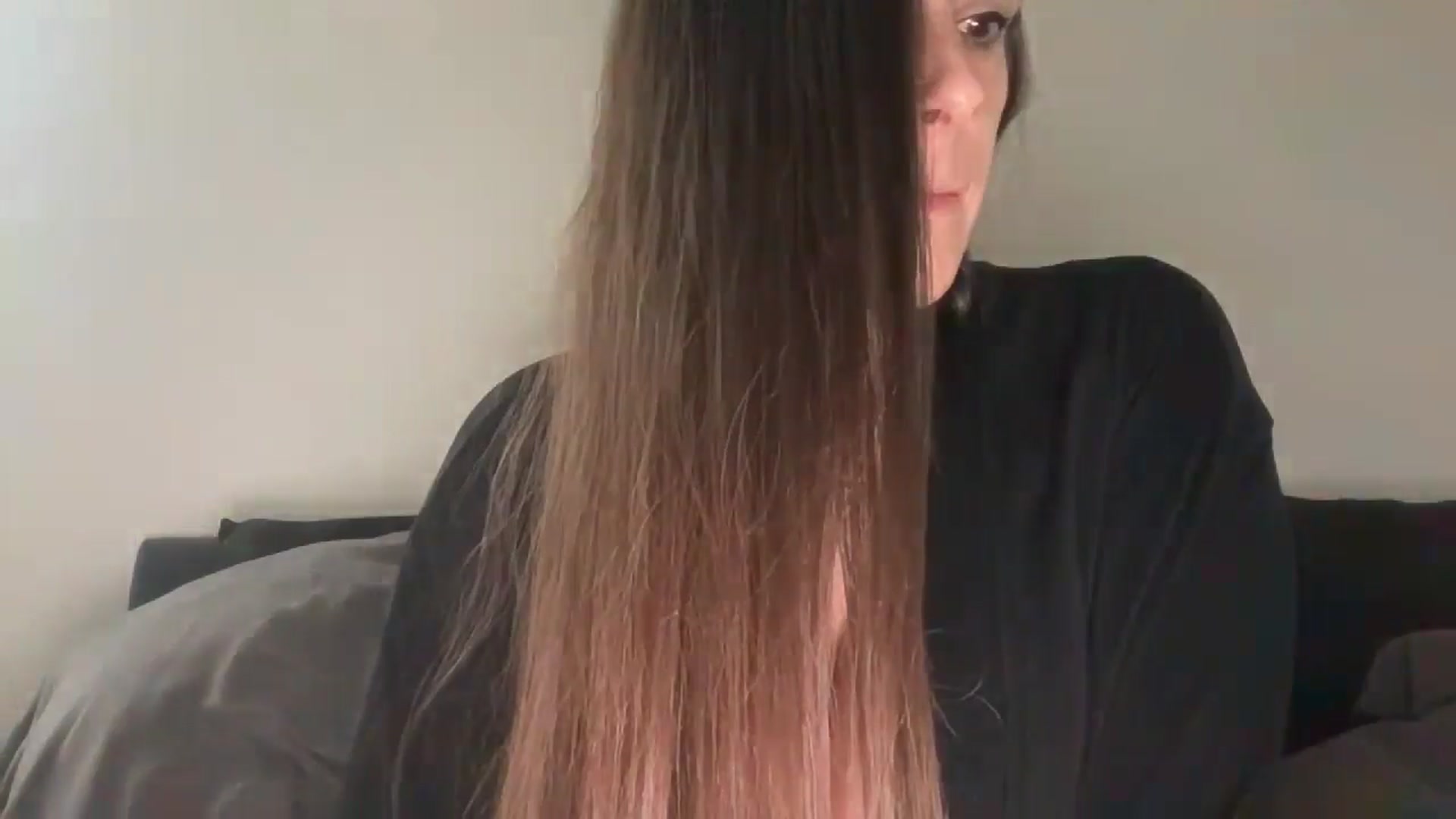 Gallery image thumbnail from Yourgirljones's myfreecams stream on, 11/18/2024, 21:59 image 15 of 20