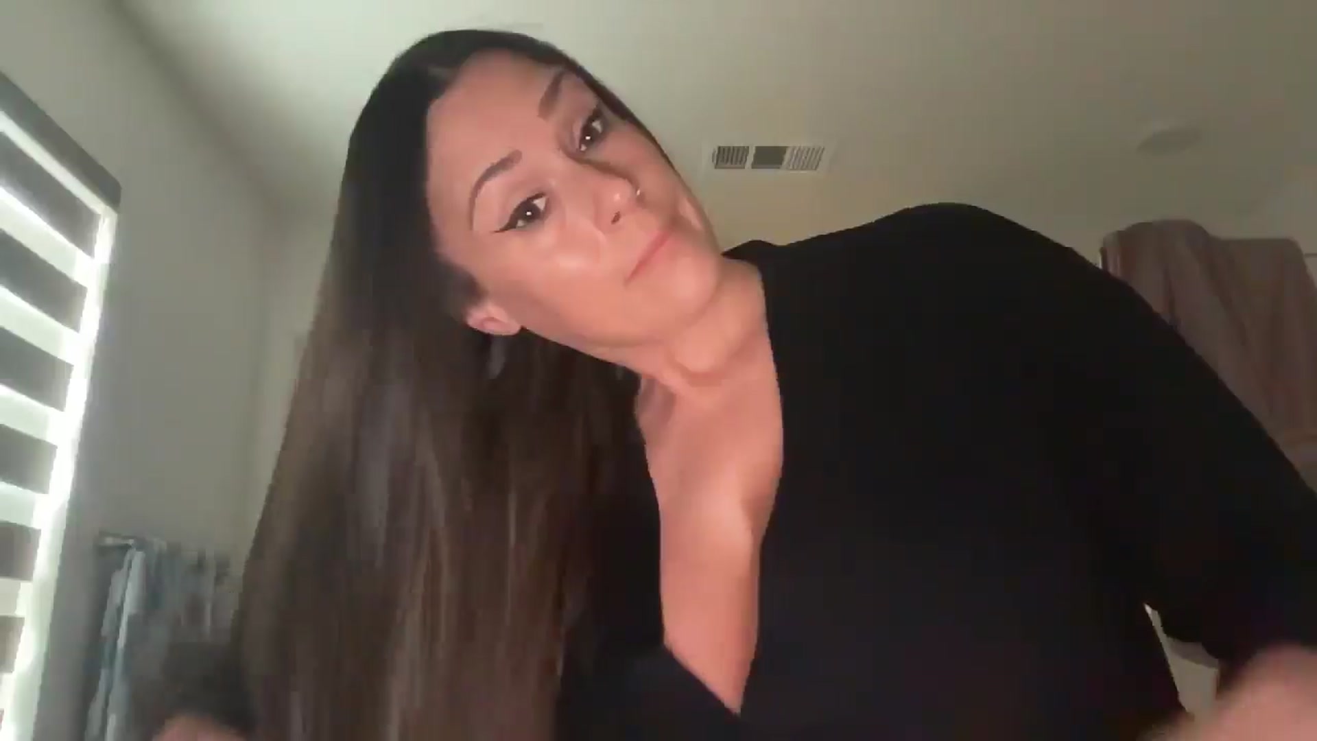 Gallery image thumbnail from Yourgirljones's myfreecams stream on, 03/26/2025, 19:07 image 6 of 20