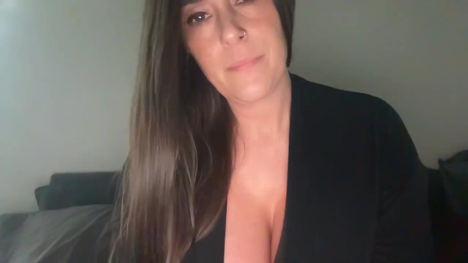 Gallery image thumbnail from Yourgirljones's myfreecams stream on, 03/31/2025, 20:03 image 15 of 20