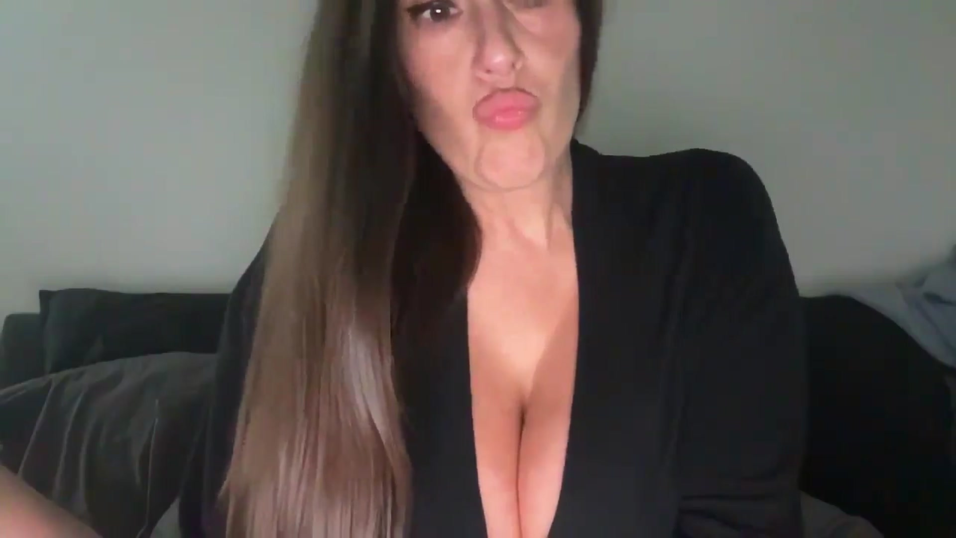 Gallery image thumbnail from Yourgirljones's myfreecams stream on, 05/05/2025, 20:41 image 10 of 20