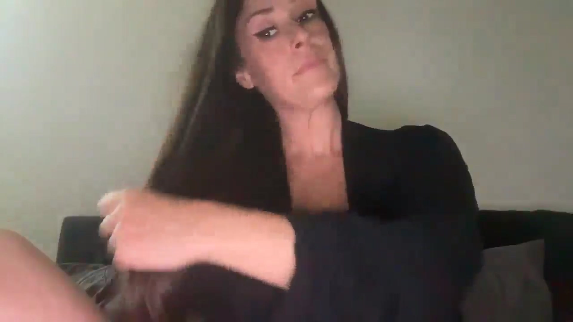 Gallery image thumbnail from Yourgirljones's myfreecams stream on, 05/20/2025, 19:06 image 15 of 20