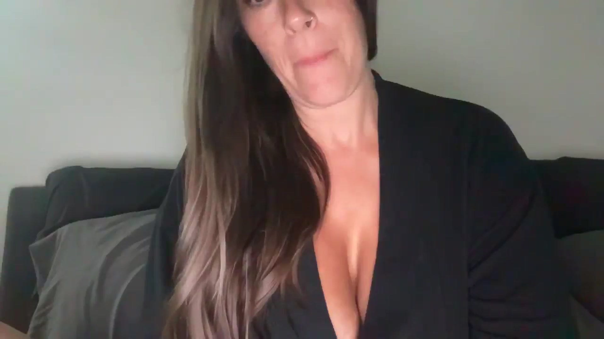 Gallery image thumbnail from Yourgirljones's myfreecams stream on, 08/20/2025, 20:45 image 15 of 20