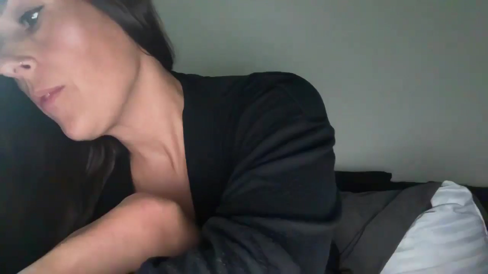 Gallery image thumbnail from Yourgirljones's myfreecams stream on, 08/28/2025, 20:42 image 16 of 20