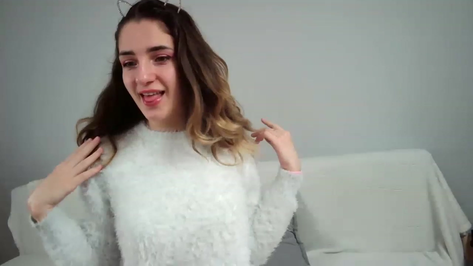 Gallery image thumbnail from YourkittenO_O's myfreecams stream on, 12/25/2022, 18:03 image 12 of 20