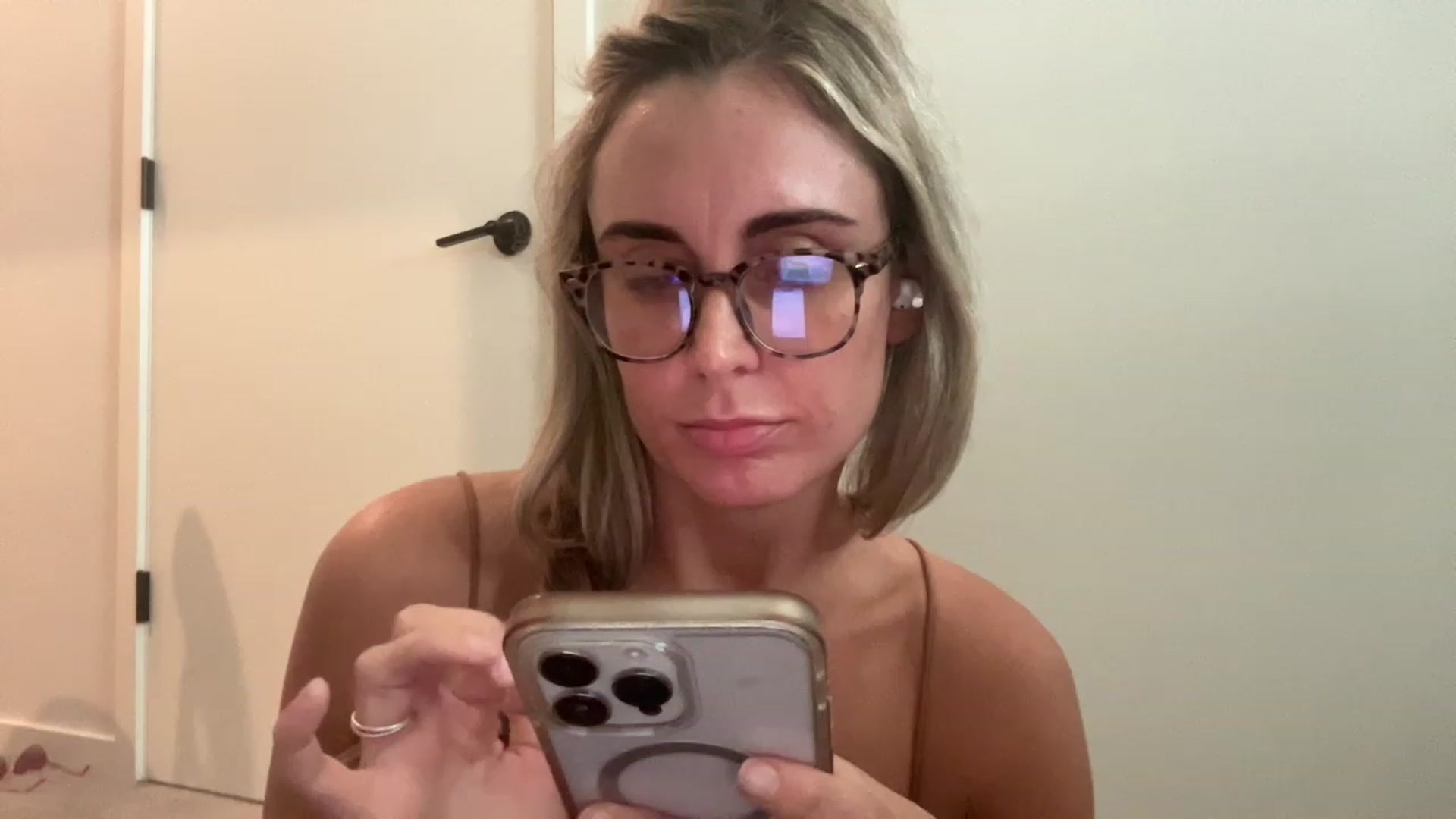 Gallery image thumbnail from Youronlinegf's myfreecams stream on, 04/21/2023, 16:56 image 18 of 20