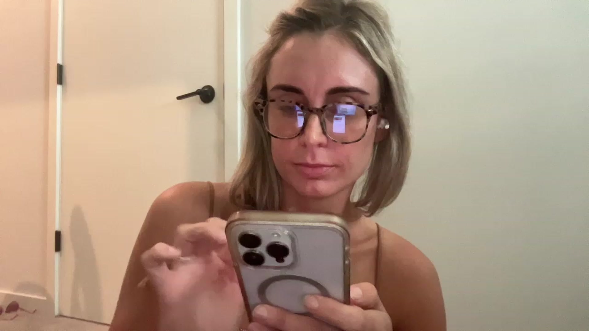 Gallery image thumbnail from Youronlinegf's myfreecams stream on, 04/21/2023, 16:56 image 17 of 20