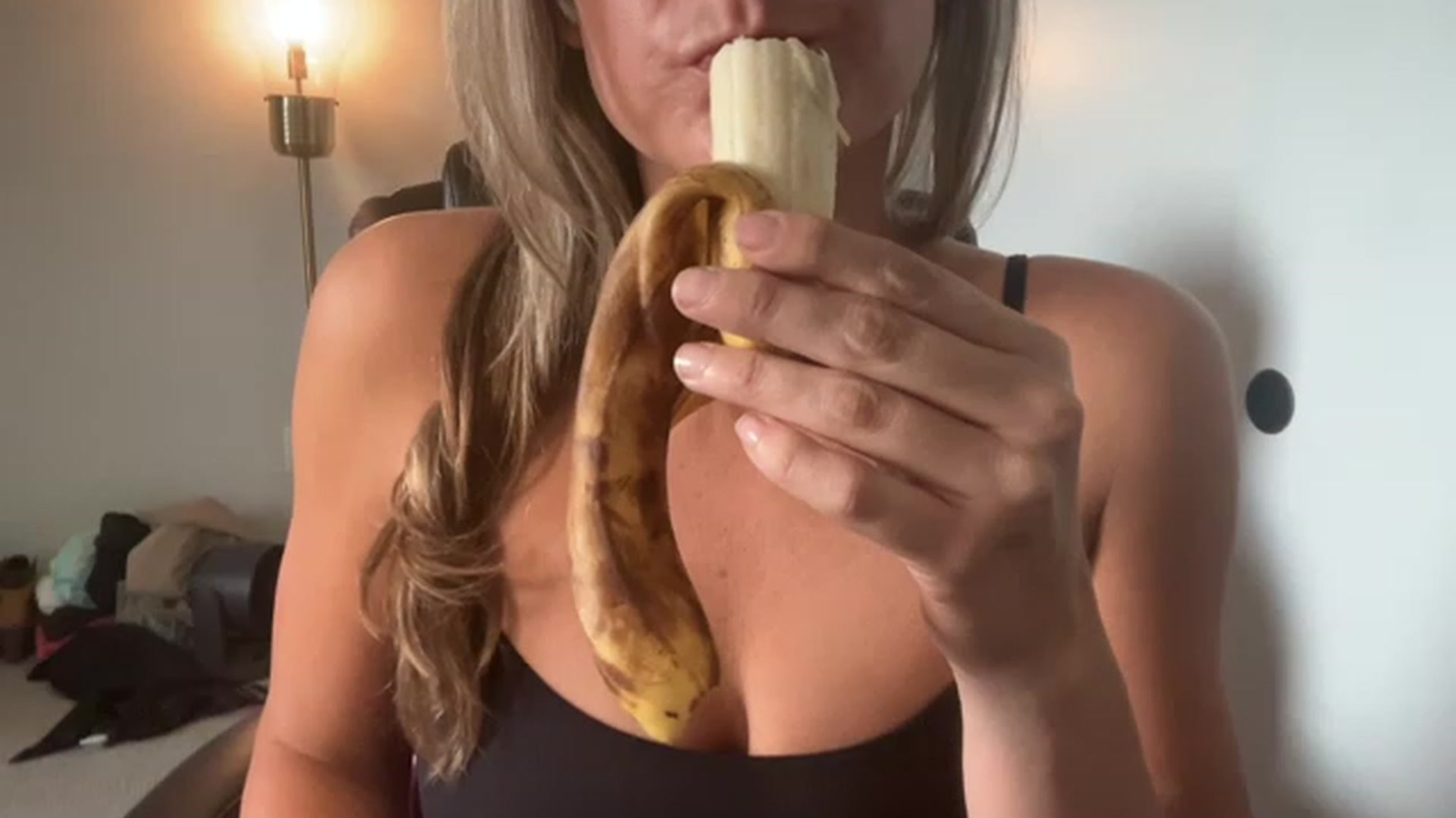 Gallery image thumbnail from Youronlinegf's myfreecams stream on, 04/22/2023, 19:34 image 18 of 20