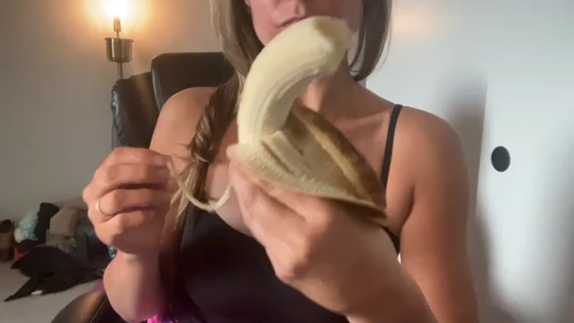 Gallery image thumbnail from Youronlinegf's myfreecams stream on, 04/22/2023, 19:34 image 15 of 20