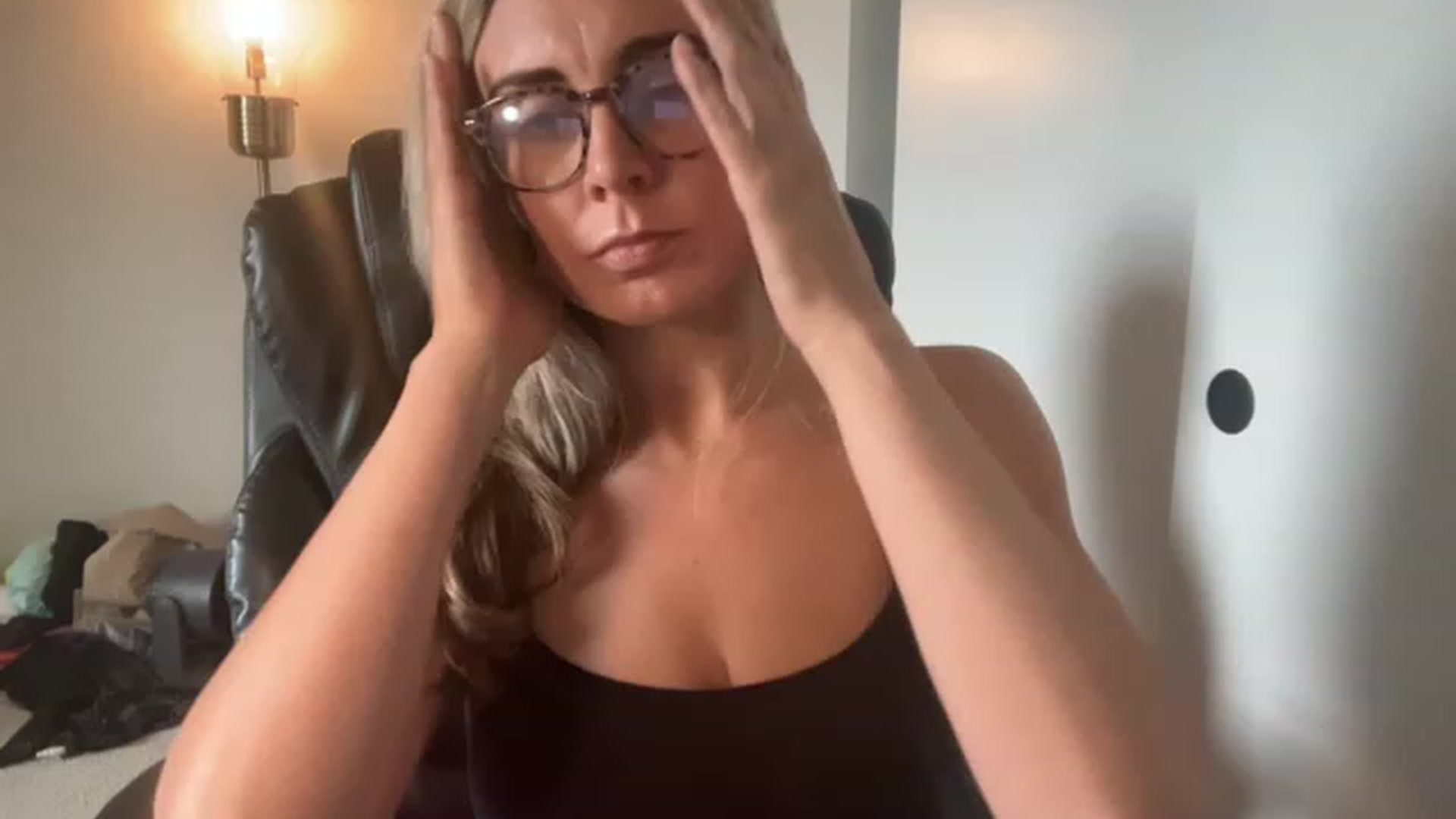 Gallery image thumbnail from Youronlinegf's myfreecams stream on, 04/22/2023, 20:19 image 18 of 20