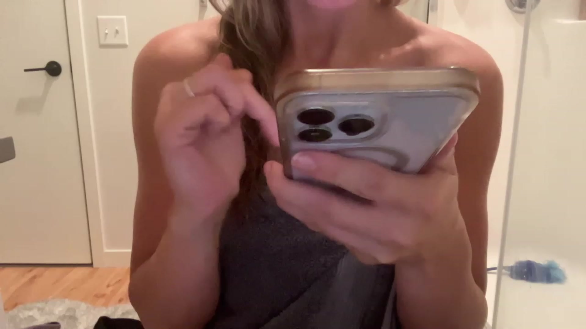 Gallery image thumbnail from Youronlinegf's myfreecams stream on, 04/23/2023, 16:33 image 7 of 20