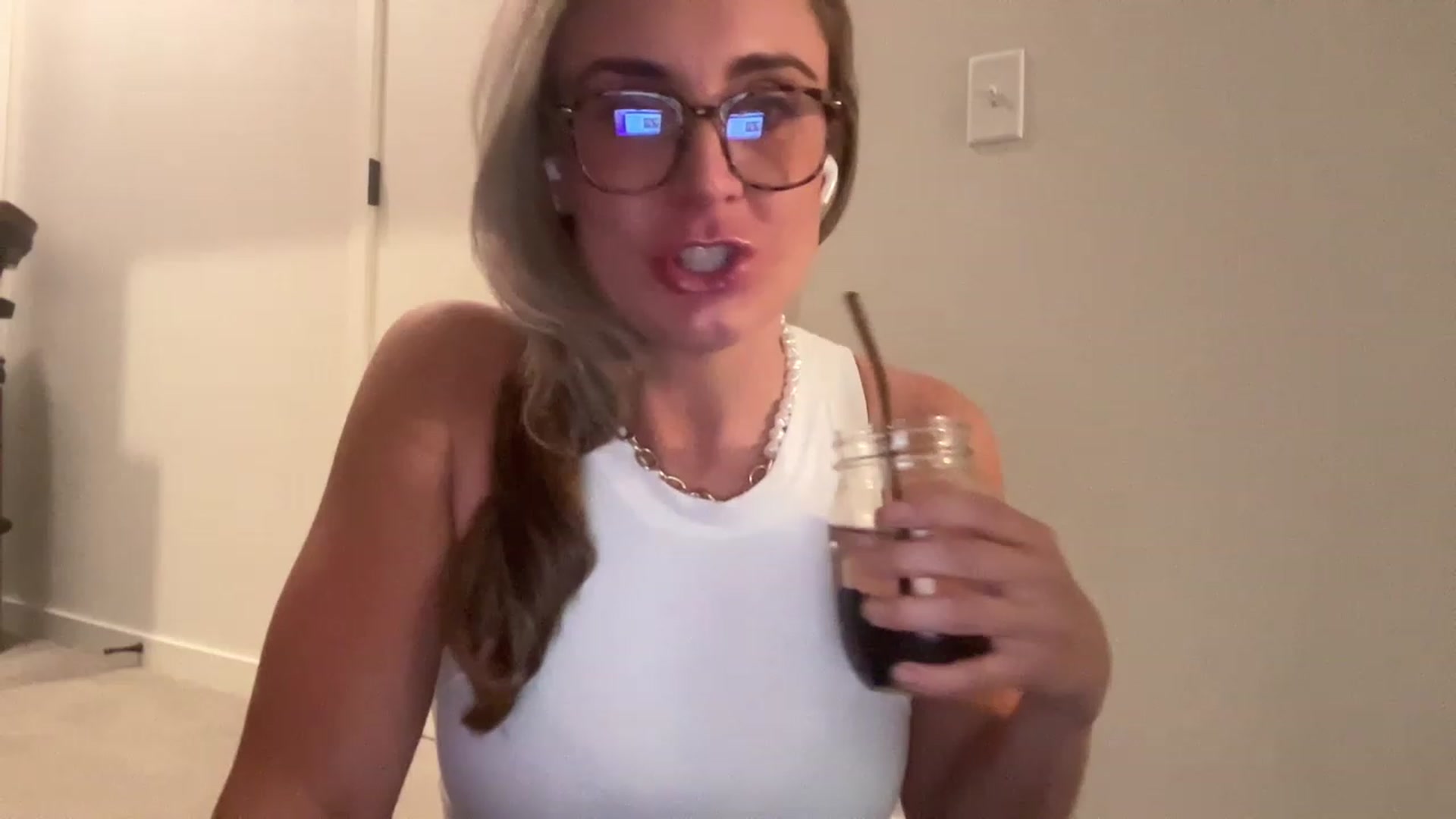Gallery image thumbnail from Youronlinegf's myfreecams stream on, 04/23/2023, 22:49 image 8 of 20