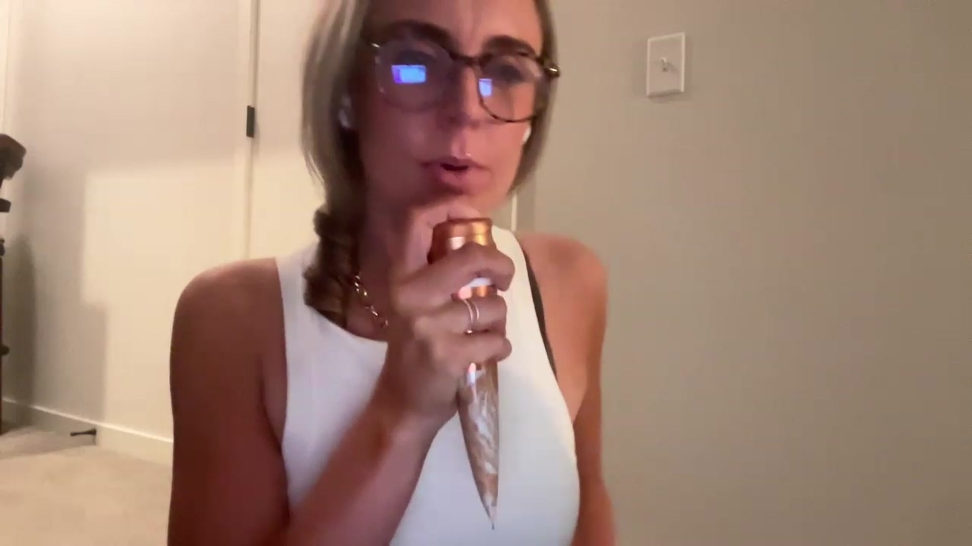 Gallery image thumbnail from Youronlinegf's myfreecams stream on, 04/23/2023, 22:49 image 11 of 20
