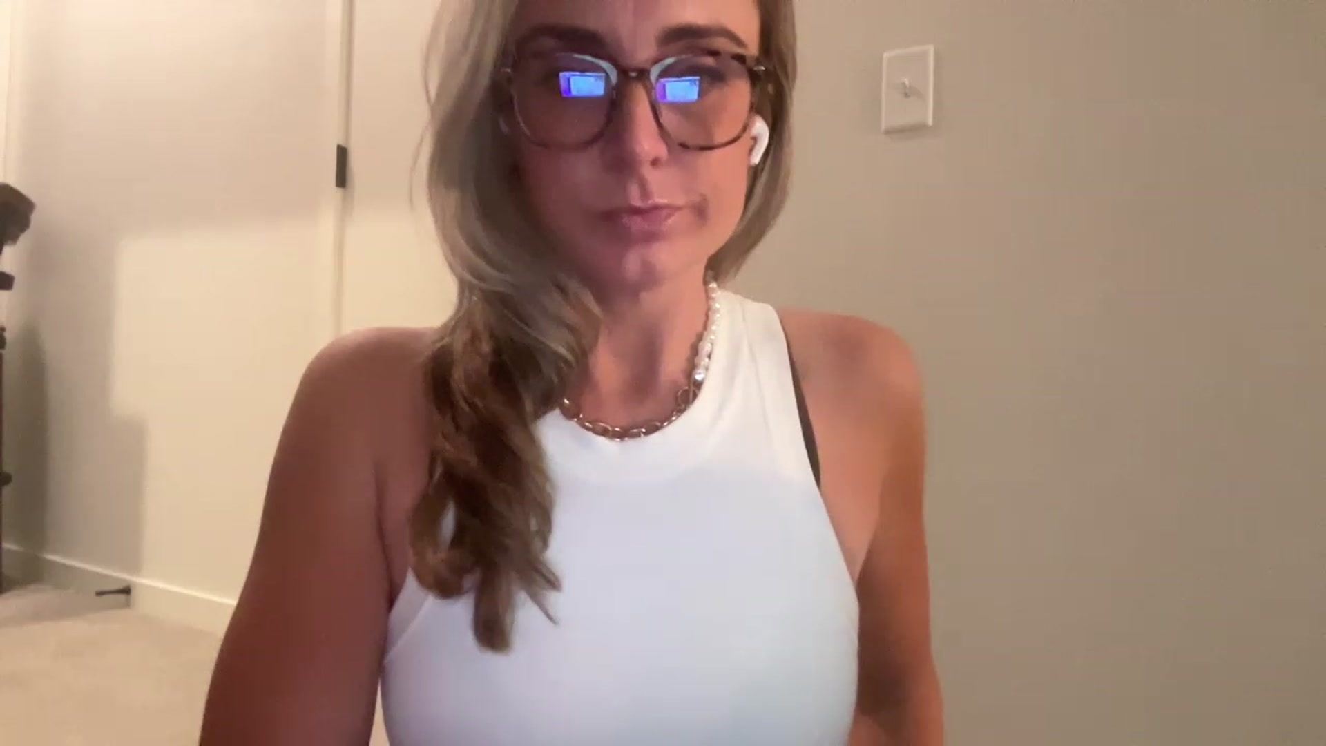 Gallery image thumbnail from Youronlinegf's myfreecams stream on, 04/23/2023, 22:49 image 9 of 20