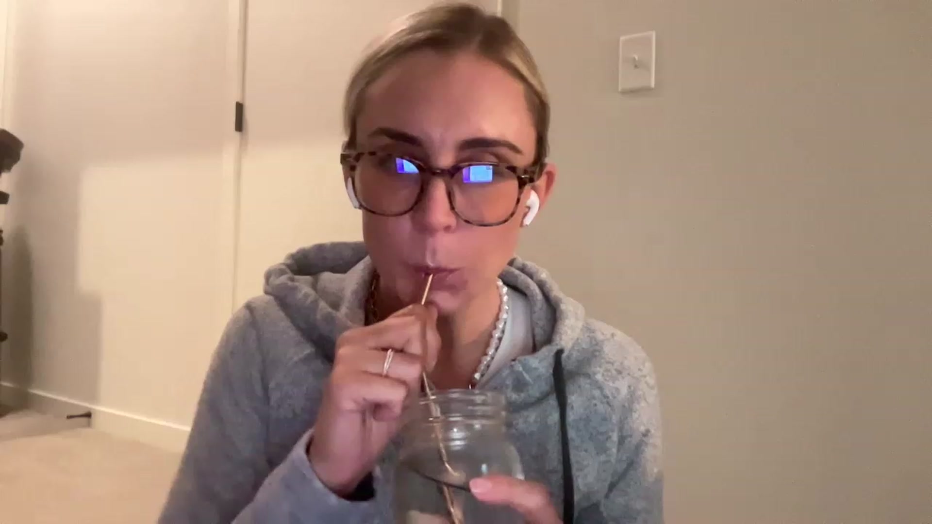 Gallery image thumbnail from Youronlinegf's myfreecams stream on, 04/23/2023, 22:49 image 3 of 20
