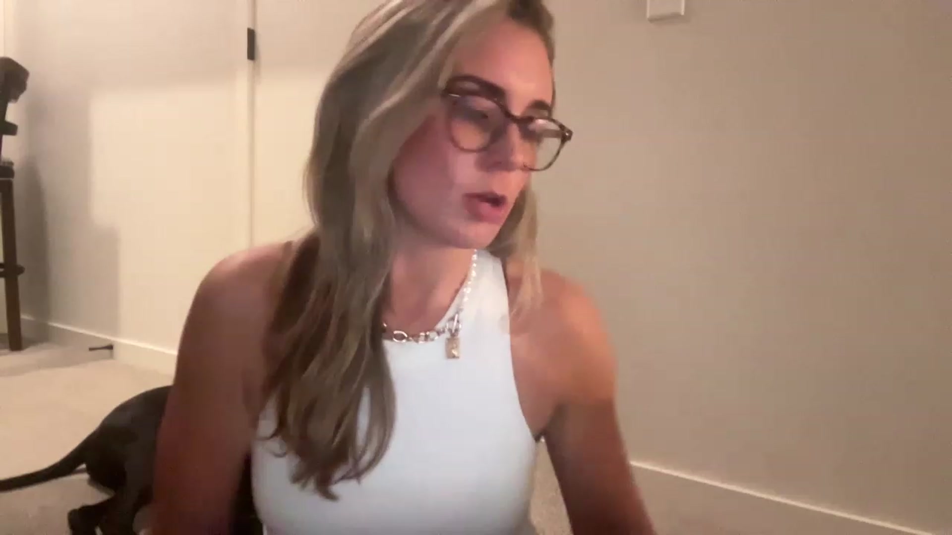 Gallery image thumbnail from Youronlinegf's myfreecams stream on, 04/24/2023, 24:21 image 6 of 20