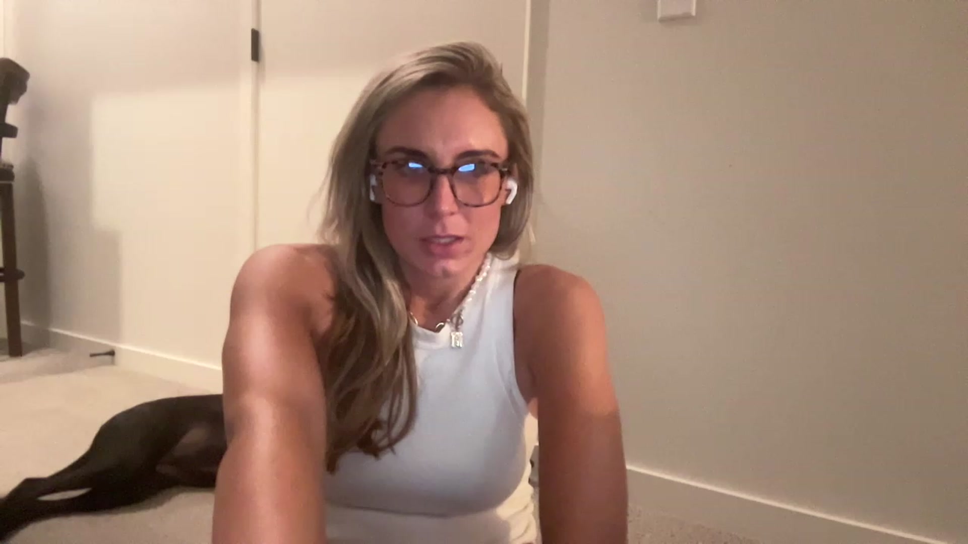 Gallery image thumbnail from Youronlinegf's myfreecams stream on, 04/24/2023, 24:21 image 2 of 20