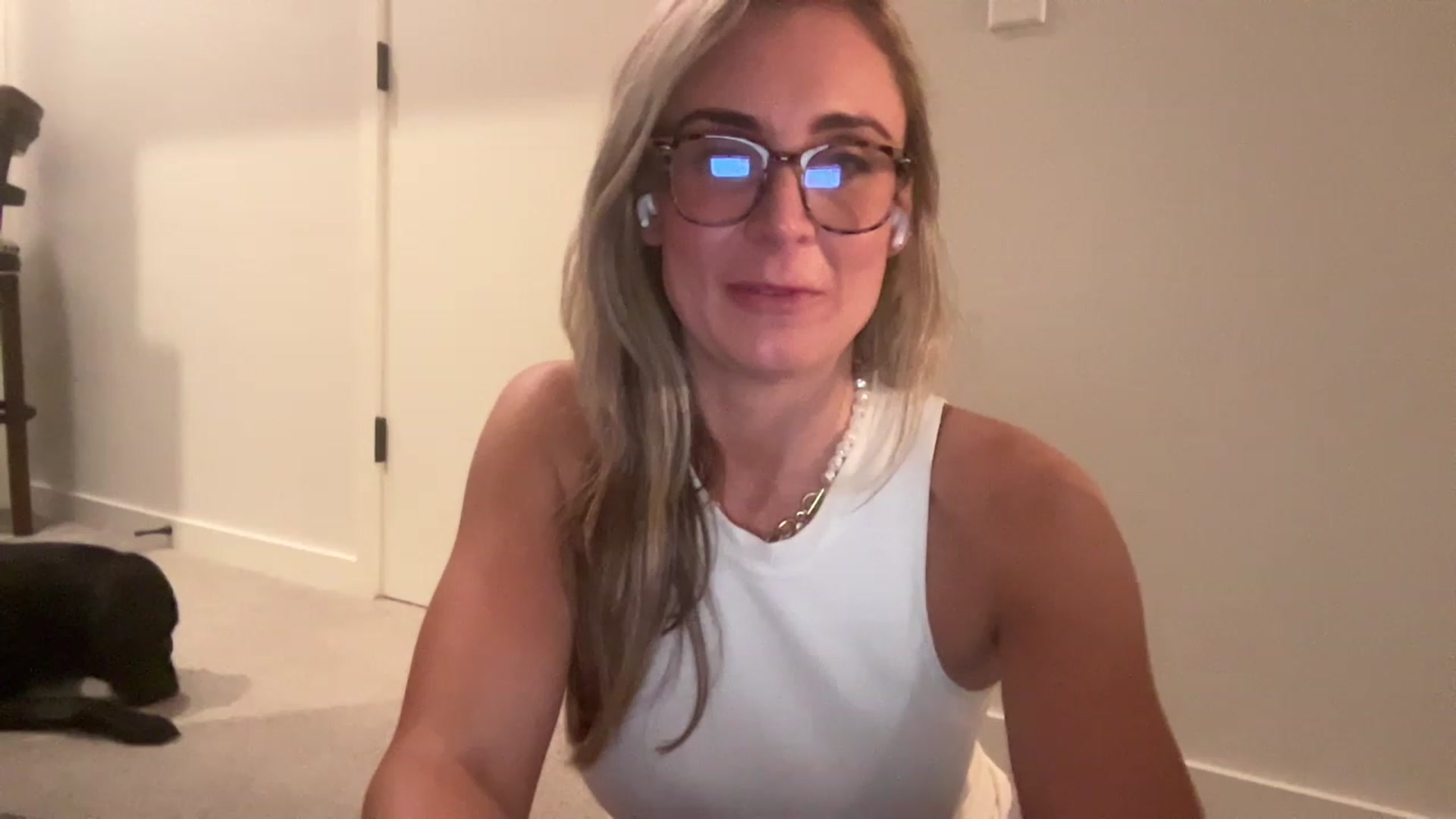 Gallery image thumbnail from Youronlinegf's myfreecams stream on, 04/24/2023, 24:21 image 20 of 20
