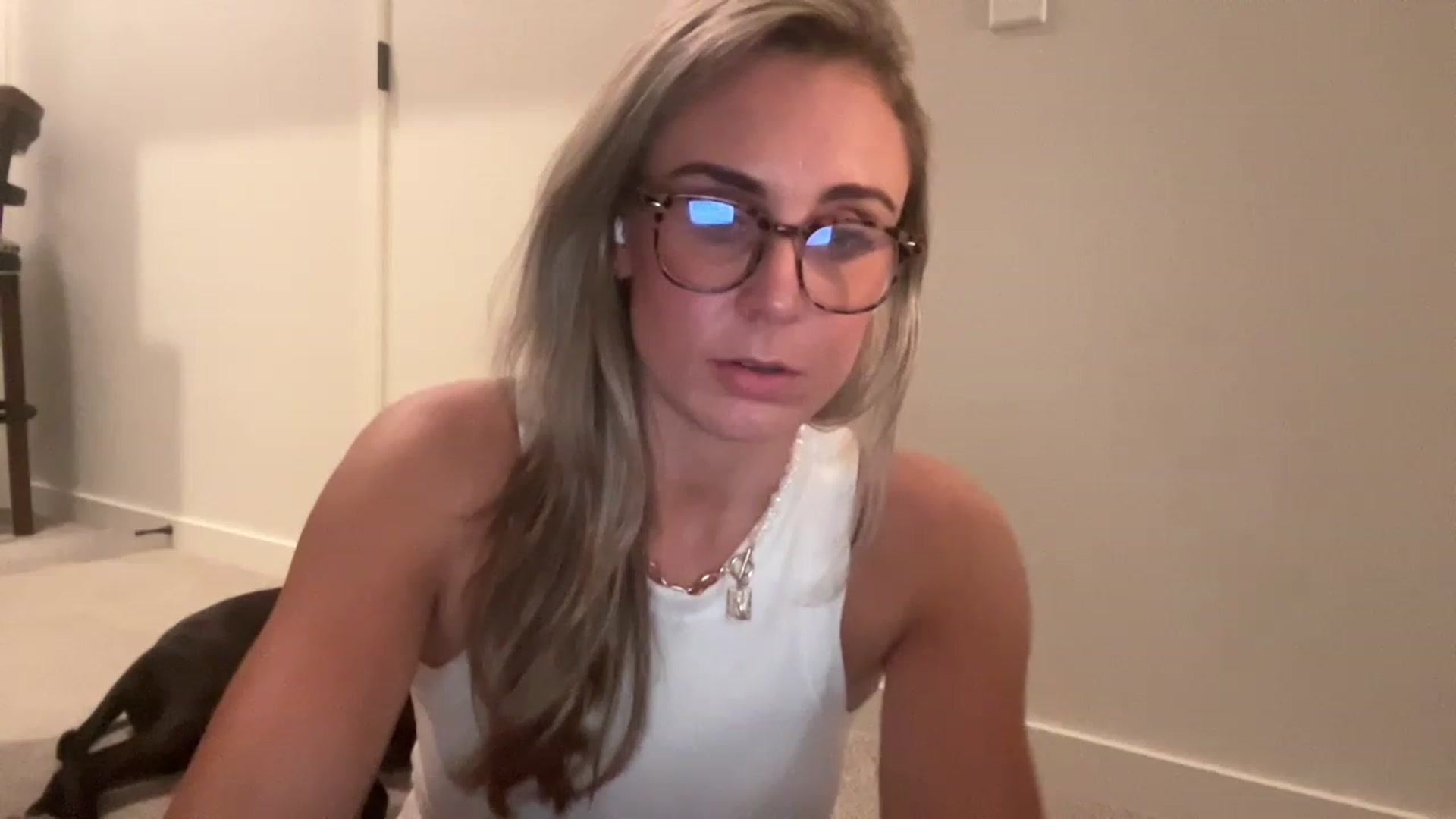 Gallery image thumbnail from Youronlinegf's myfreecams stream on, 04/24/2023, 24:21 image 3 of 20