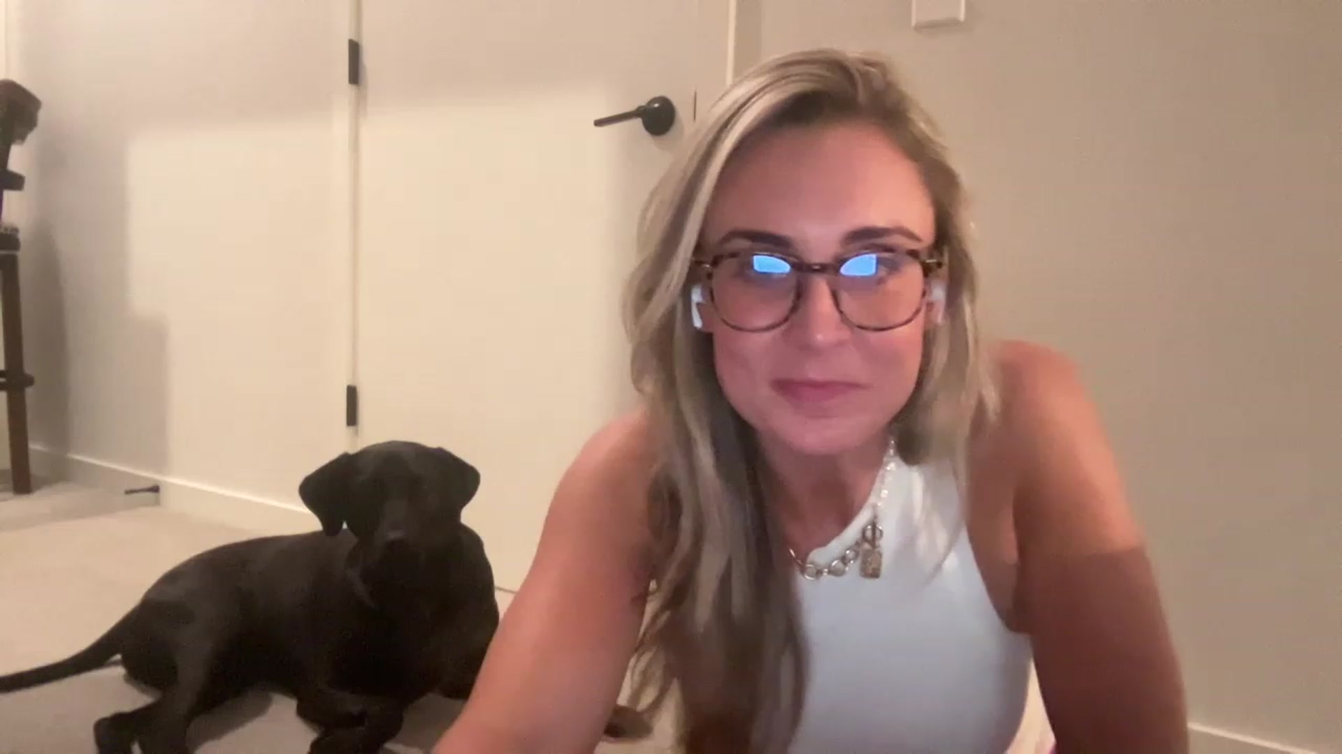 Gallery image thumbnail from Youronlinegf's myfreecams stream on, 04/24/2023, 24:21 image 7 of 20