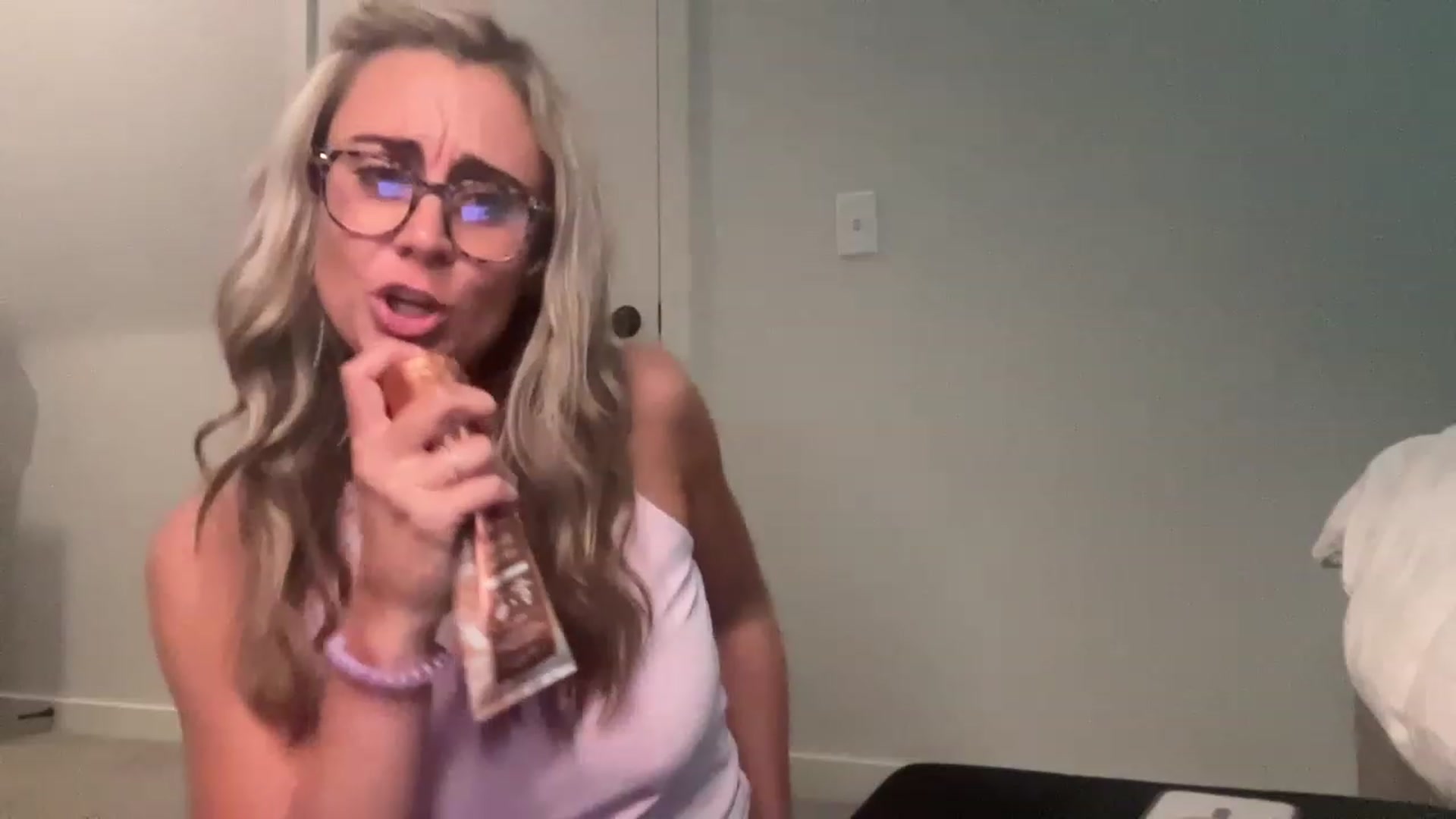 Gallery image thumbnail from Youronlinegf's myfreecams stream on, 04/25/2023, 20:53 image 13 of 20